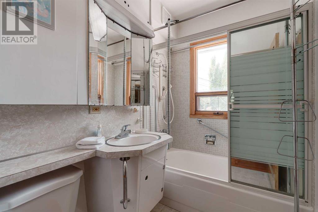 CALGARY, Alberta, T3E 2S7, CA, 3 Bedrooms Bedrooms, ,2 BathroomsBathrooms,Residential,For Sale,1896041