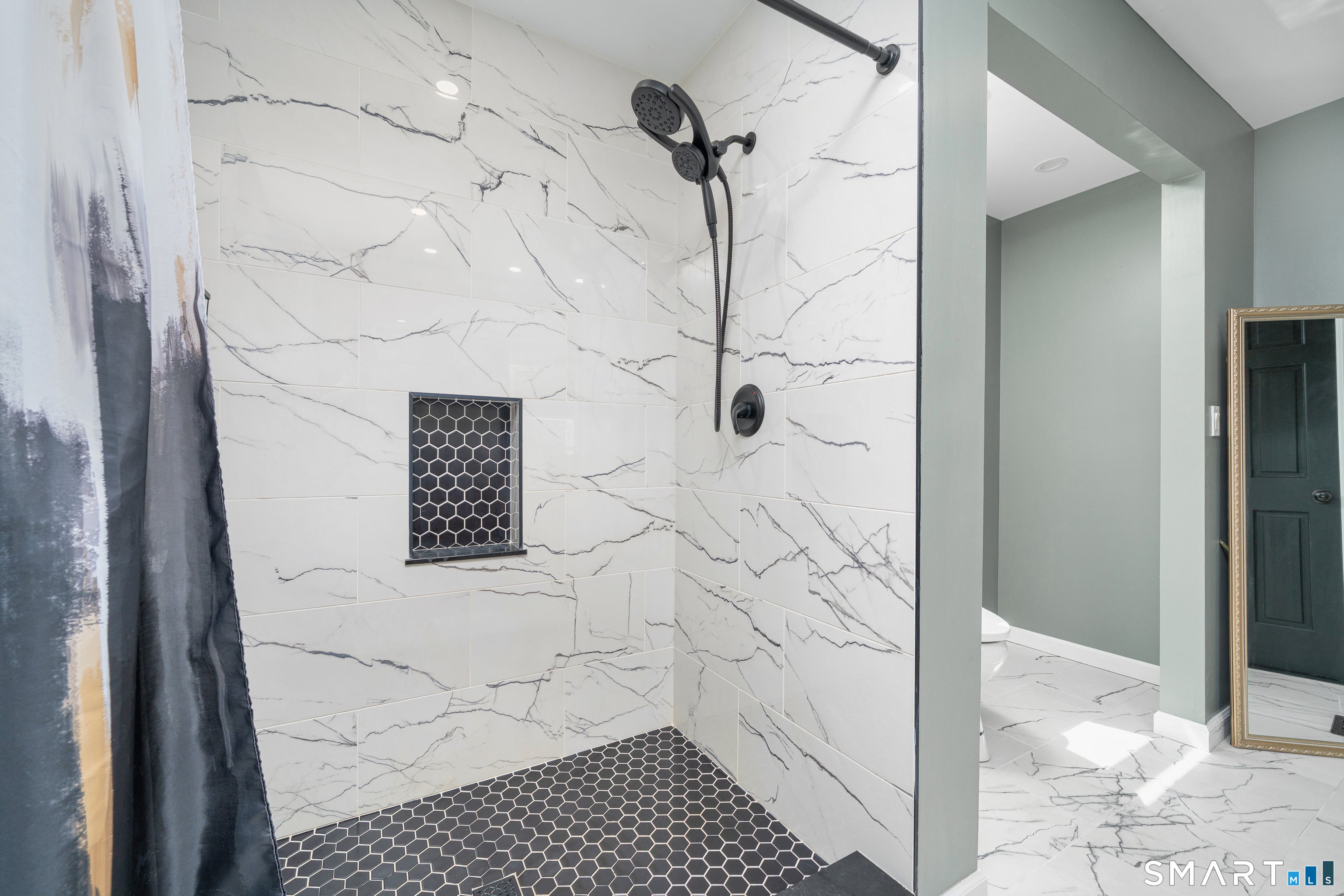 Middletown, Connecticut, 06457, United States, 5 Bedrooms Bedrooms, ,5 BathroomsBathrooms,Residential,For Sale,2042912
