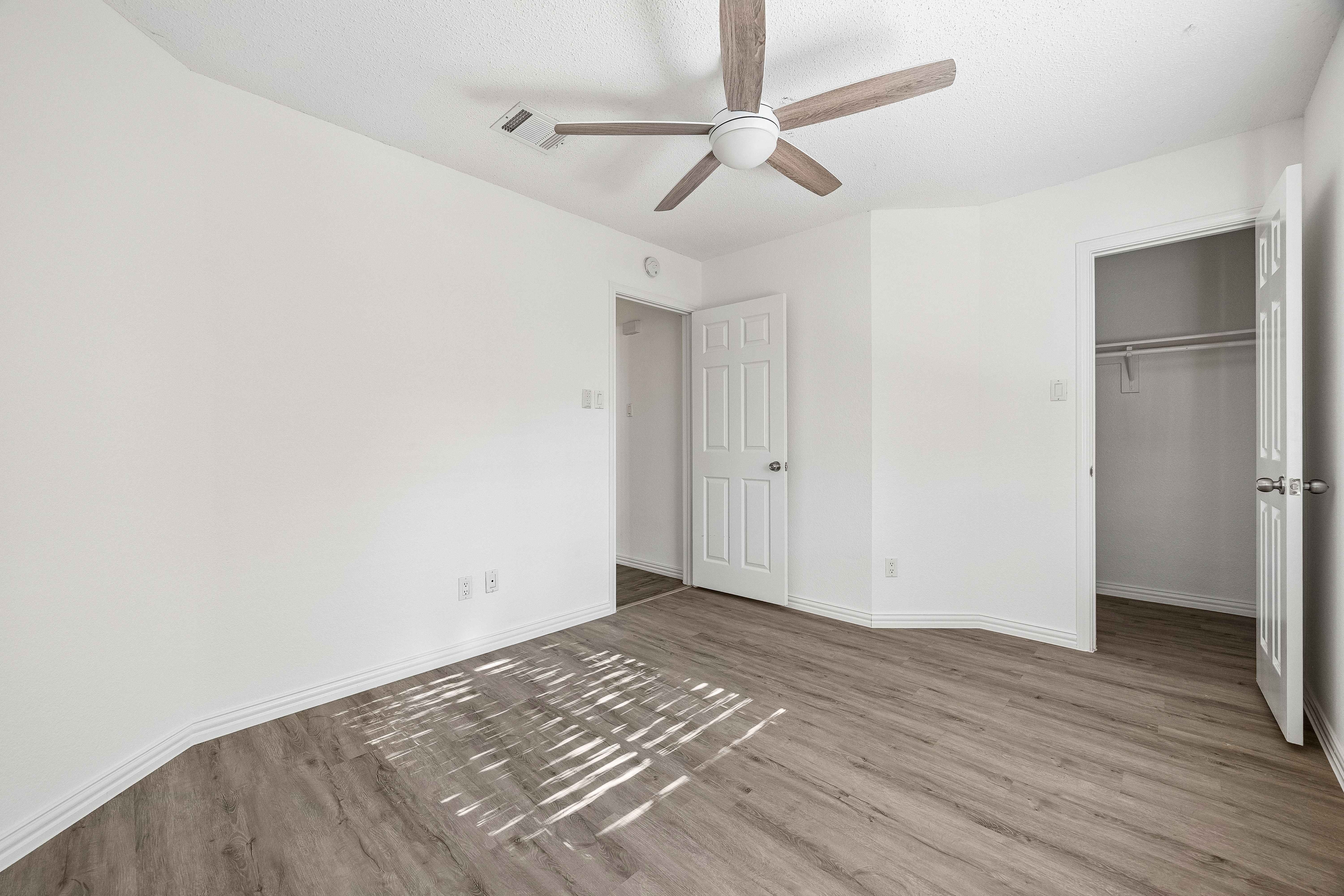  Adorable, Well Maintained with Open Floor Plan - 物件實景