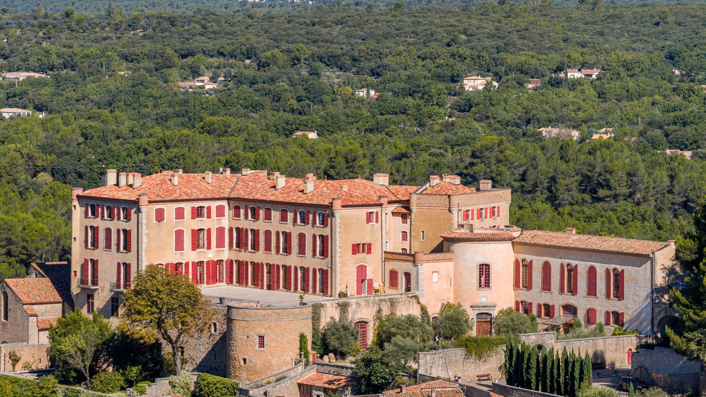  Exceptional Château in Provence – Elegance, History & Refinement - 物件實景