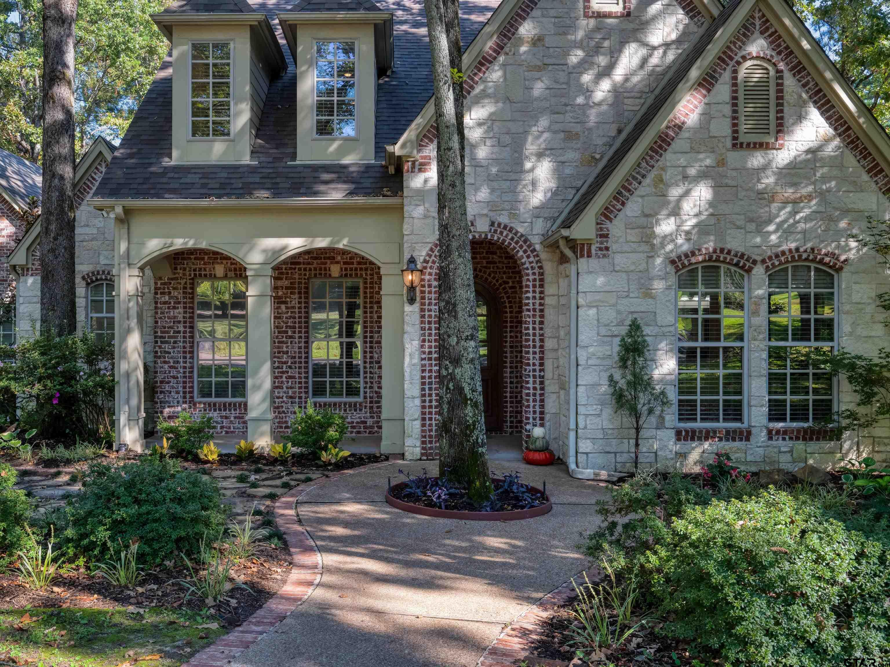 Tyler, Texas, 75703, United States, 4 Bedrooms Bedrooms, ,4 BathroomsBathrooms,Residential,For Sale,1970212