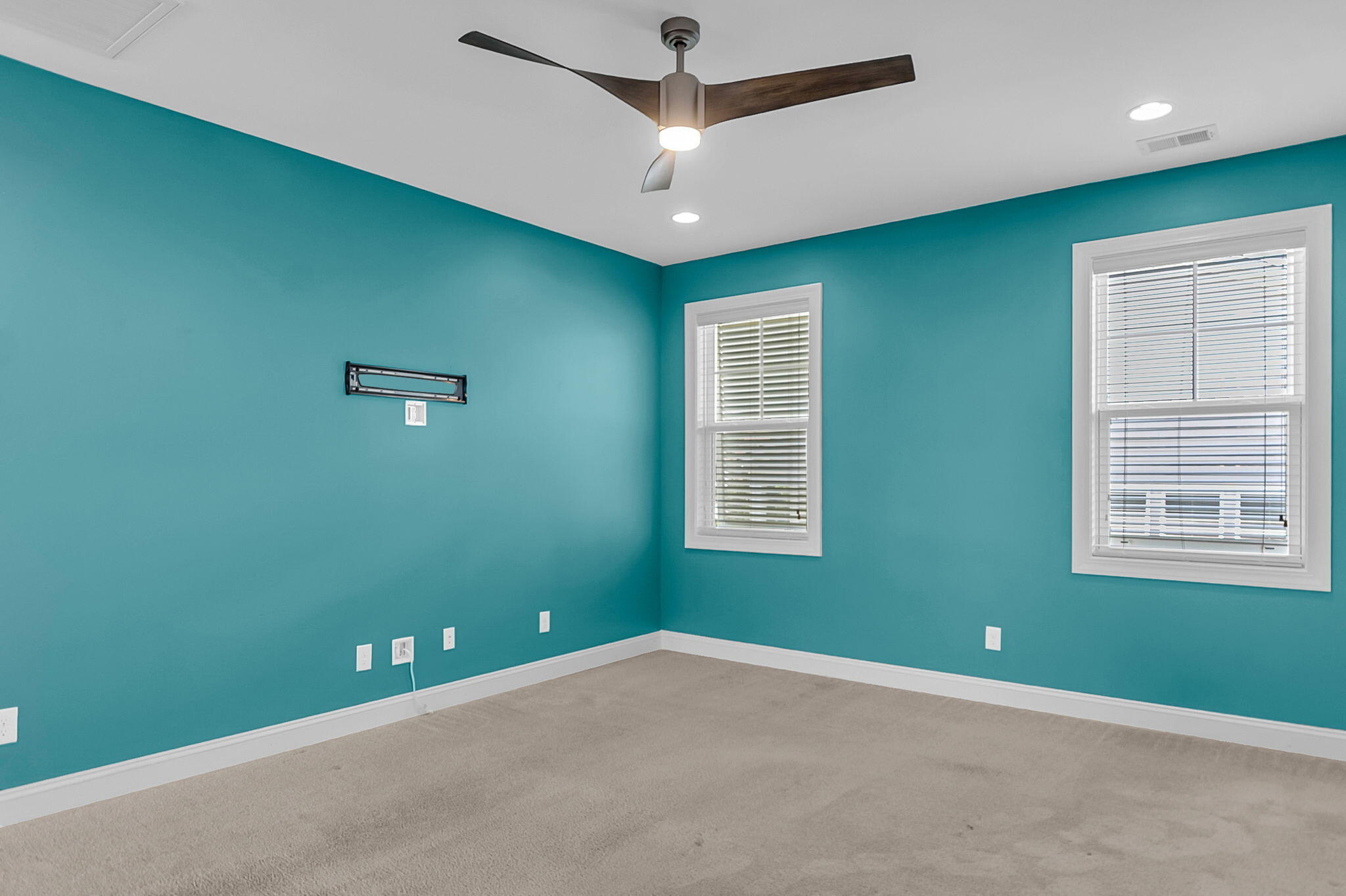 Mount Pleasant, South Carolina, 29466, United States, 4 Bedrooms Bedrooms, ,3 BathroomsBathrooms,Residential,For Sale,1900644