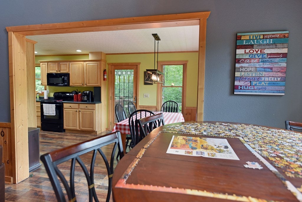 Blue Ridge, Georgia, 30513, United States, 4 Bedrooms Bedrooms, ,3 BathroomsBathrooms,Residential,For Sale,1889495