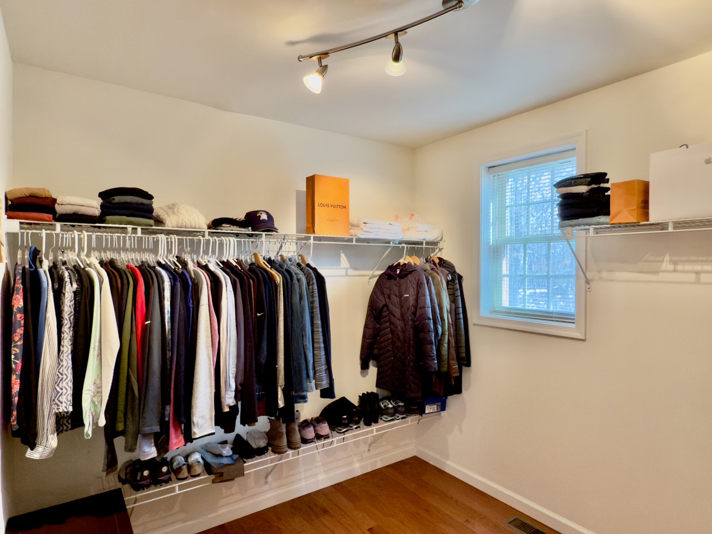 Hawley, Pennsylvania, 18428, United States, 3 Bedrooms Bedrooms, ,2 BathroomsBathrooms,Residential,For Sale,1995739