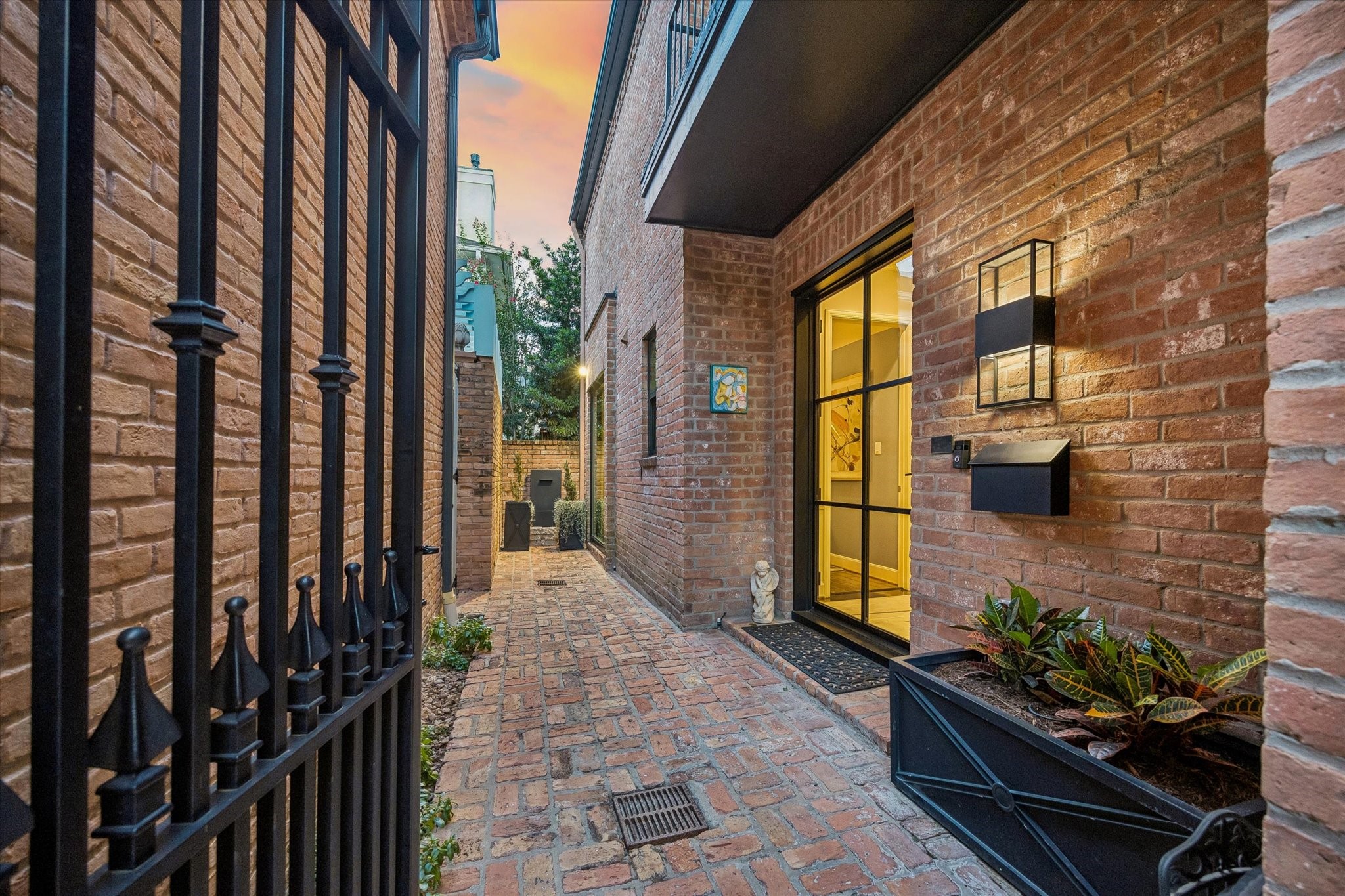  991 S Post Oak Lane - 物件實景