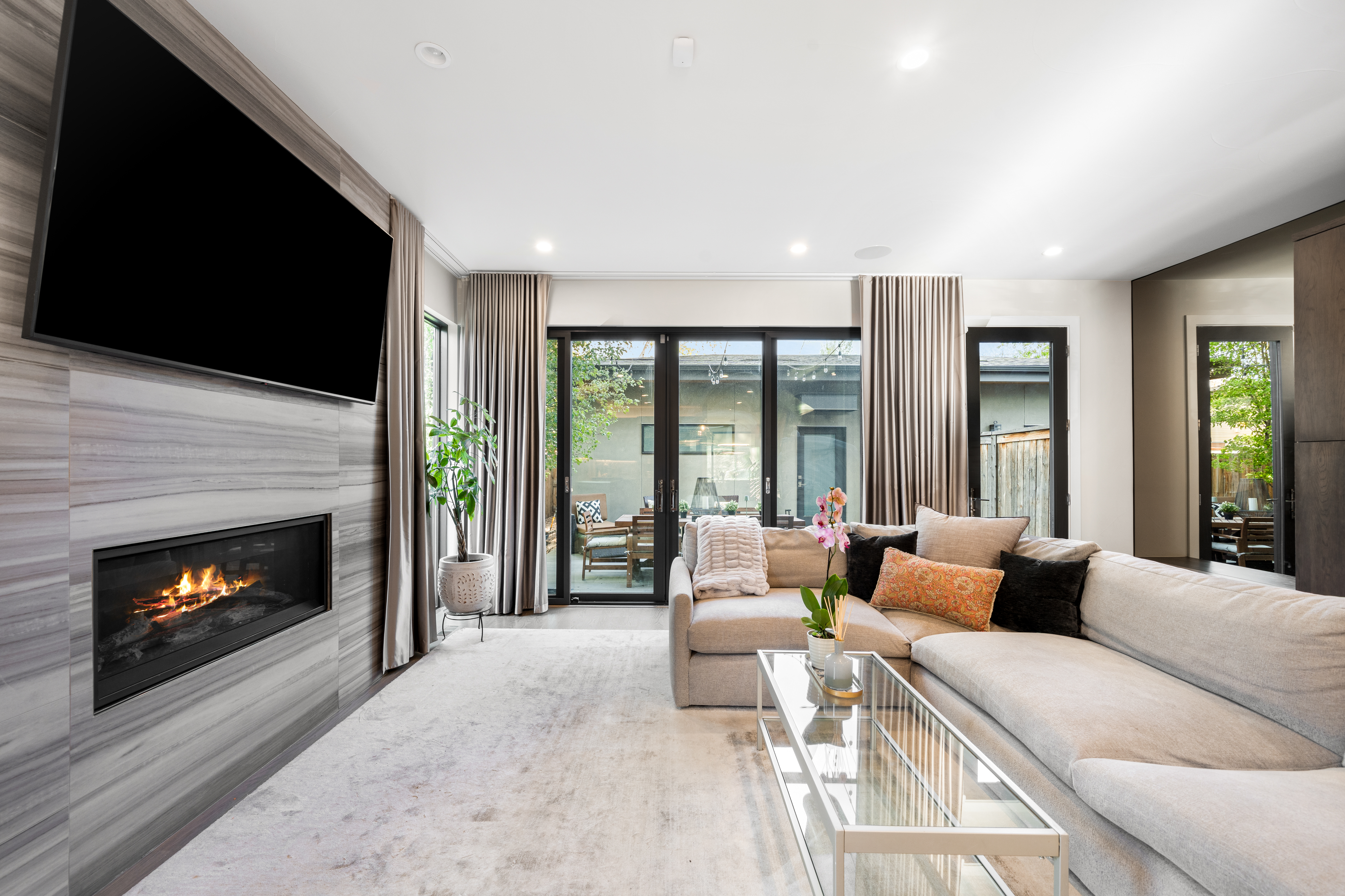  Exceptional Modern 4-Bedroom, 5-Bath Duplex - 物件實景