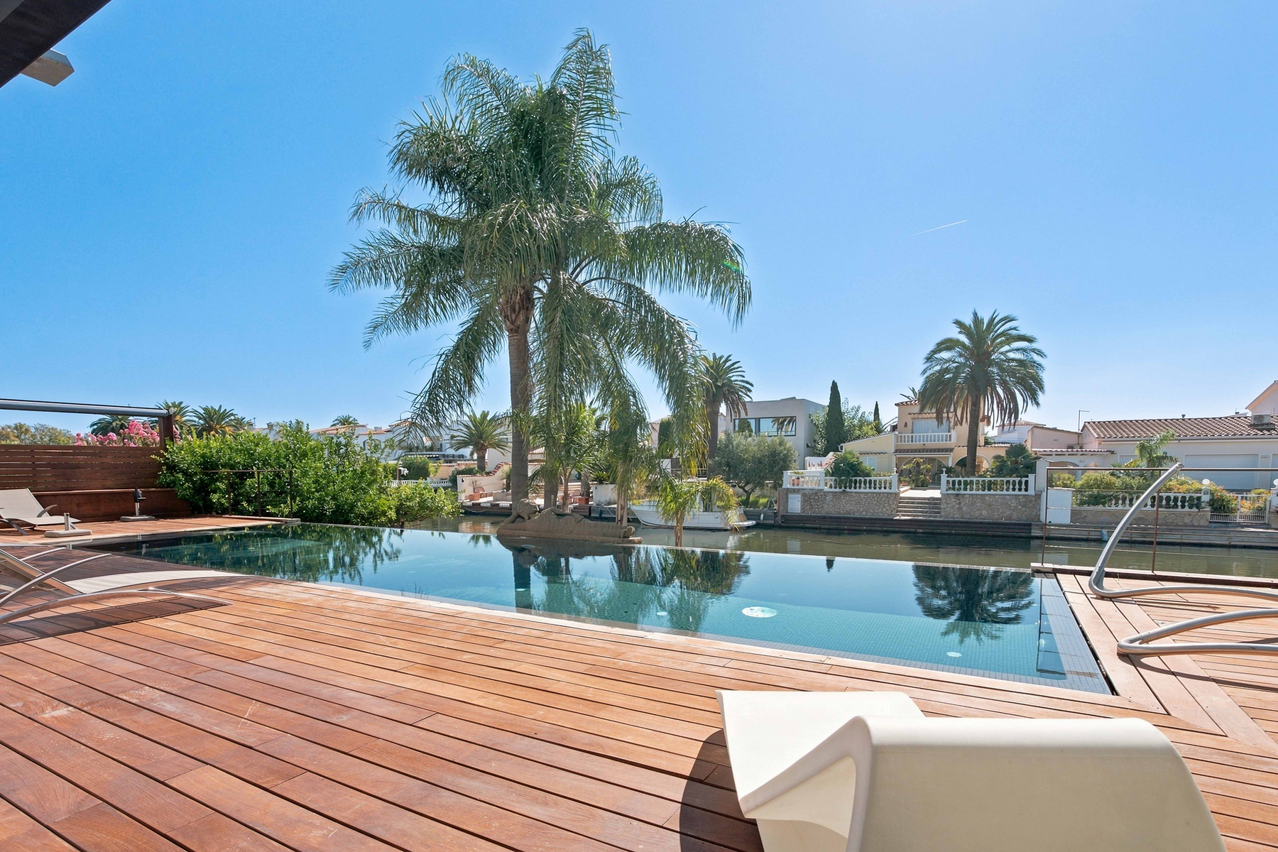  Luxury villa on a wide canal with 31 m mooring - 物件實景
