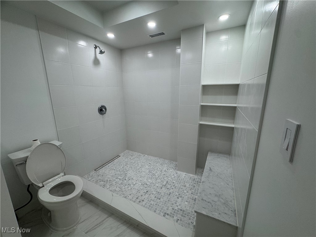 Bratenahl, Ohio, 44108, United States, 2 Bedrooms Bedrooms, ,3 BathroomsBathrooms,Residential,For Sale,1987332