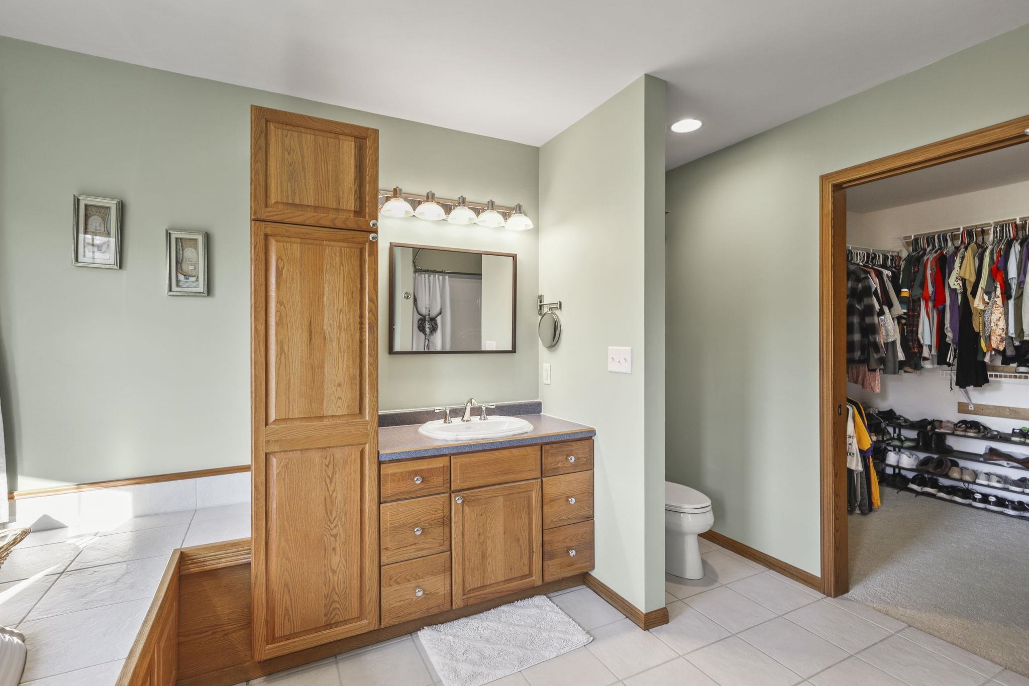 Barneveld, Wisconsin, 53507, United States, 3 Bedrooms Bedrooms, ,4 BathroomsBathrooms,Residential,For Sale,1986114