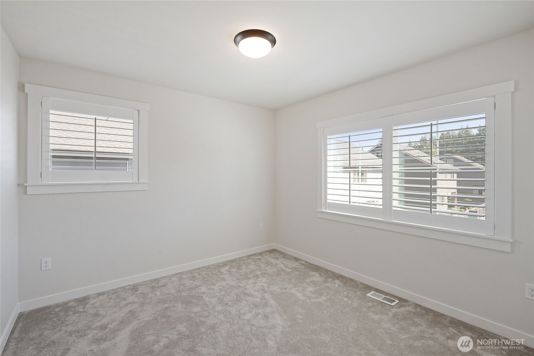 Puyallup, Washington, 98373, United States, 5 Bedrooms Bedrooms, ,2 BathroomsBathrooms,Residential,For Sale,1901198