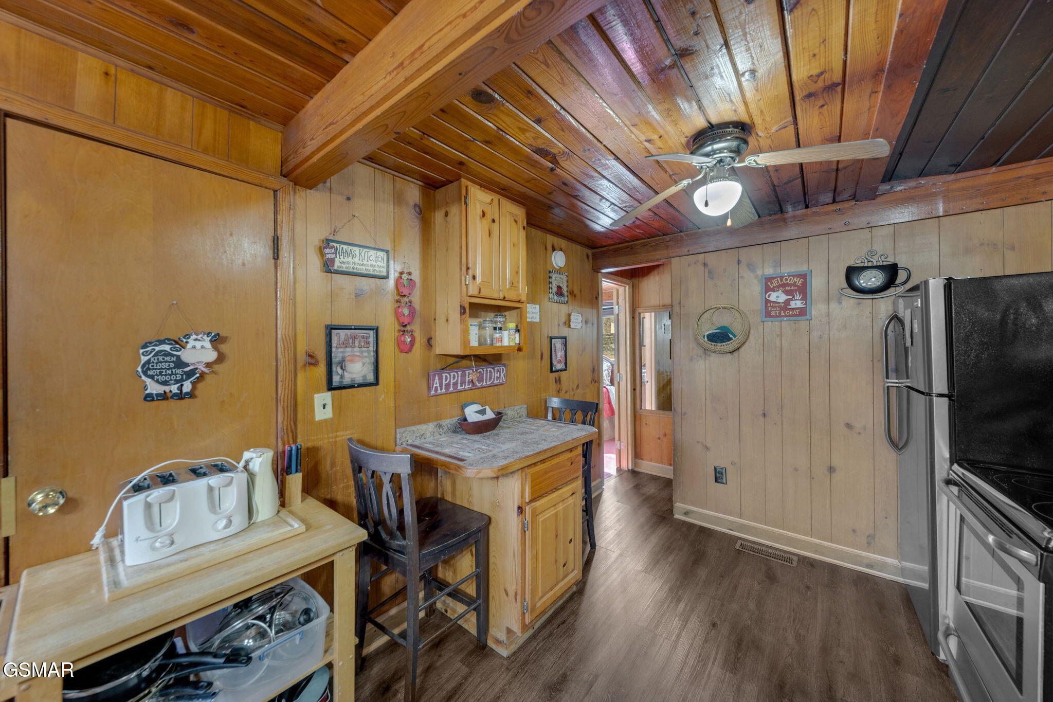 Gatlinburg, Tennessee, 37738, United States, 2 Bedrooms Bedrooms, ,2 BathroomsBathrooms,Residential,For Sale,1979634