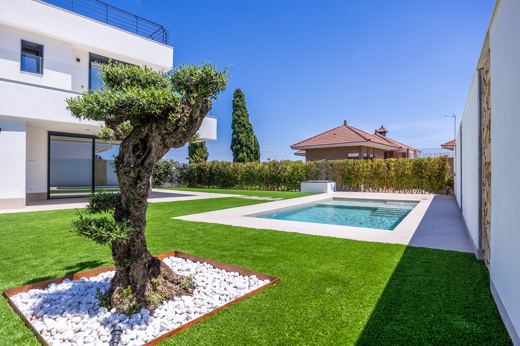  Detached villa with pool in private development in Tomares - 物件實景