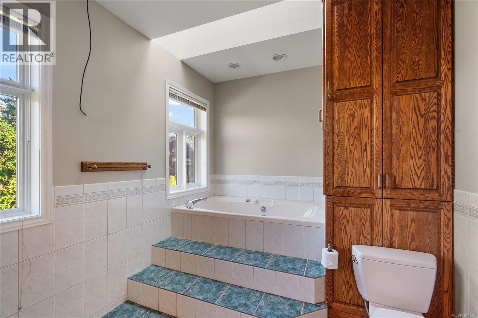 NORTH SAANICH, British Columbia, V8L 5P8, CA, 7 Bedrooms Bedrooms, ,10 BathroomsBathrooms,Residential,For Sale,1950627