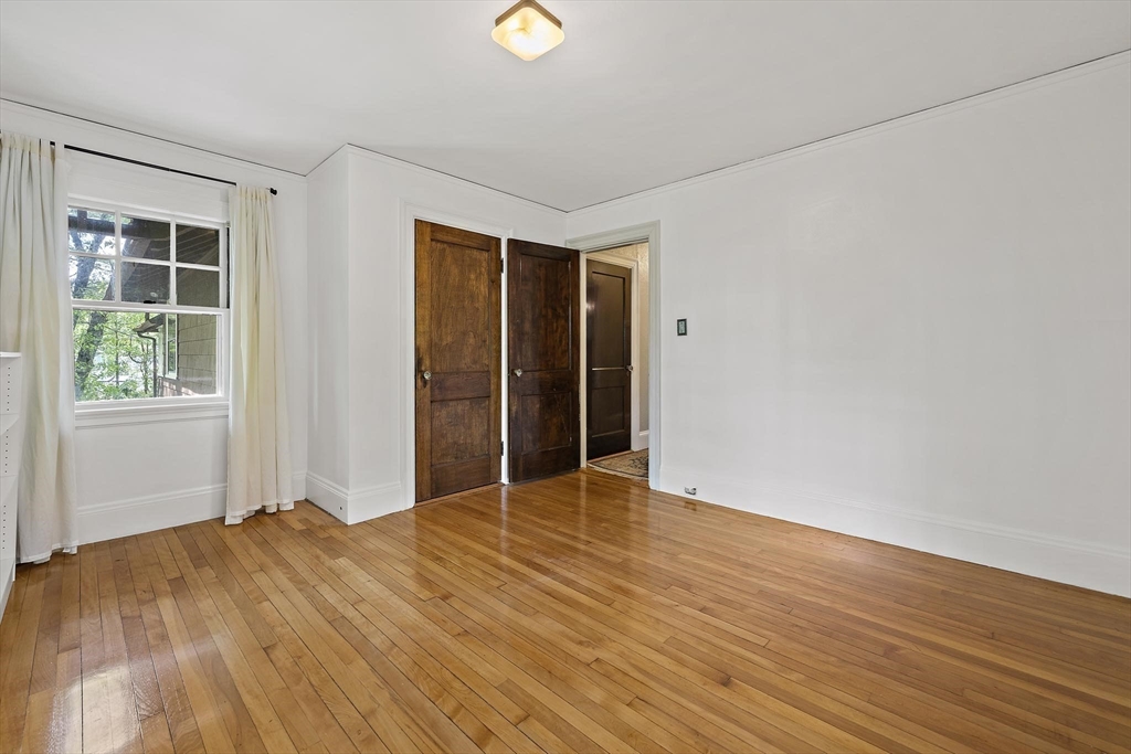 Newton, Massachusetts, 02468, United States, 4 Bedrooms Bedrooms, ,4 BathroomsBathrooms,Residential,For Sale,1829542