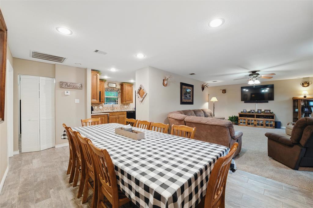 Weatherford, Texas, 76088, United States, 5 Bedrooms Bedrooms, ,4 BathroomsBathrooms,Residential,For Sale,1920303