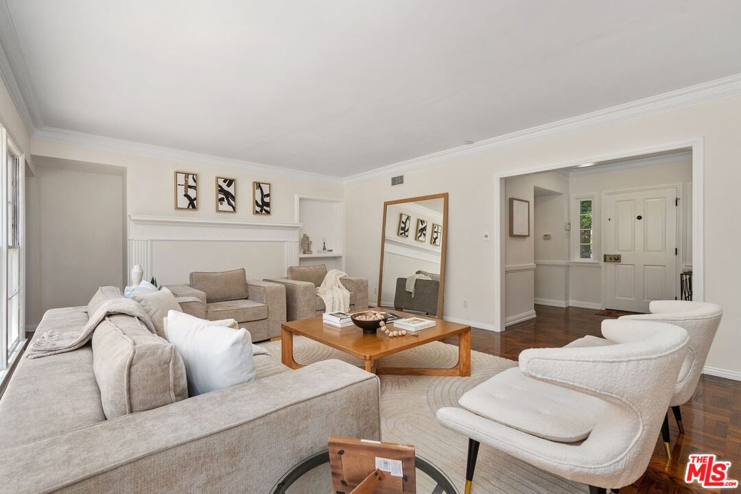 Los Angeles, California, 90049, United States, 3 Bedrooms Bedrooms, ,3 BathroomsBathrooms,Residential,For Sale,1902649