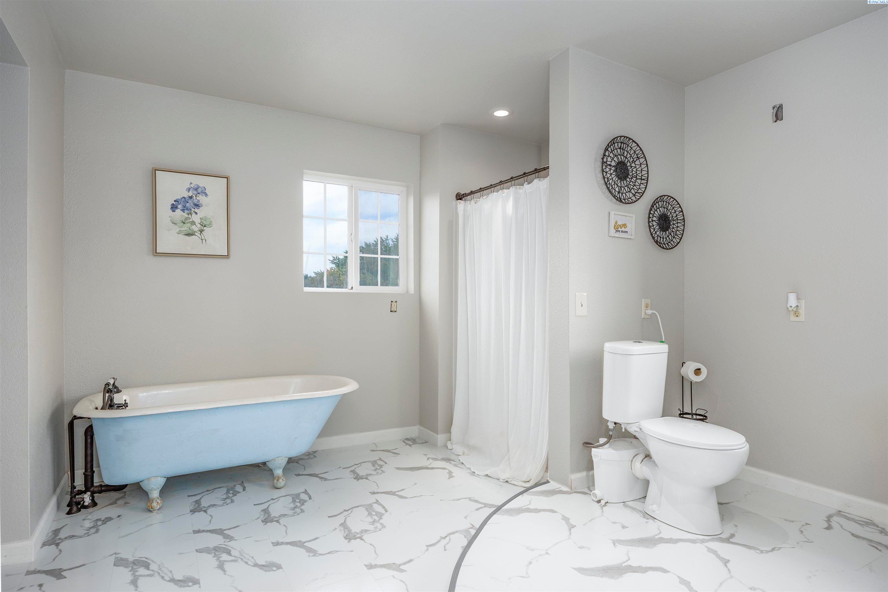 Richland, Washington, 99354, United States, 3 Bedrooms Bedrooms, ,2 BathroomsBathrooms,Residential,For Sale,1978459