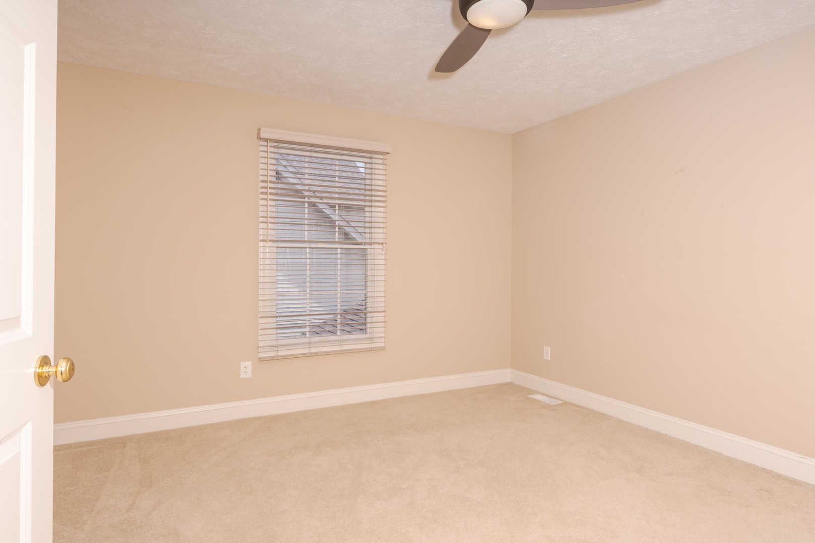 Bloomington, Illinois, 61704, United States, 4 Bedrooms Bedrooms, ,4 BathroomsBathrooms,Residential,For Sale,1957101