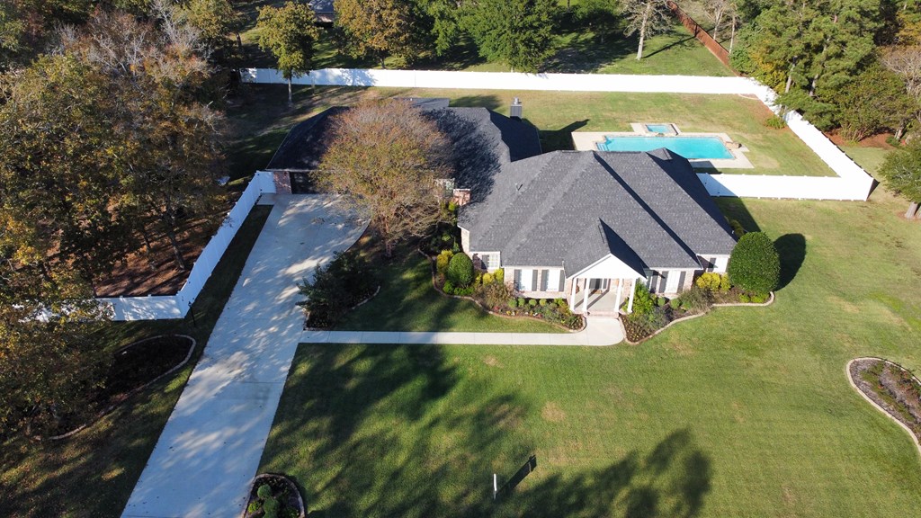 Lufkin, Texas, 75901, United States, 4 Bedrooms Bedrooms, ,5 BathroomsBathrooms,Residential,For Sale,1989881