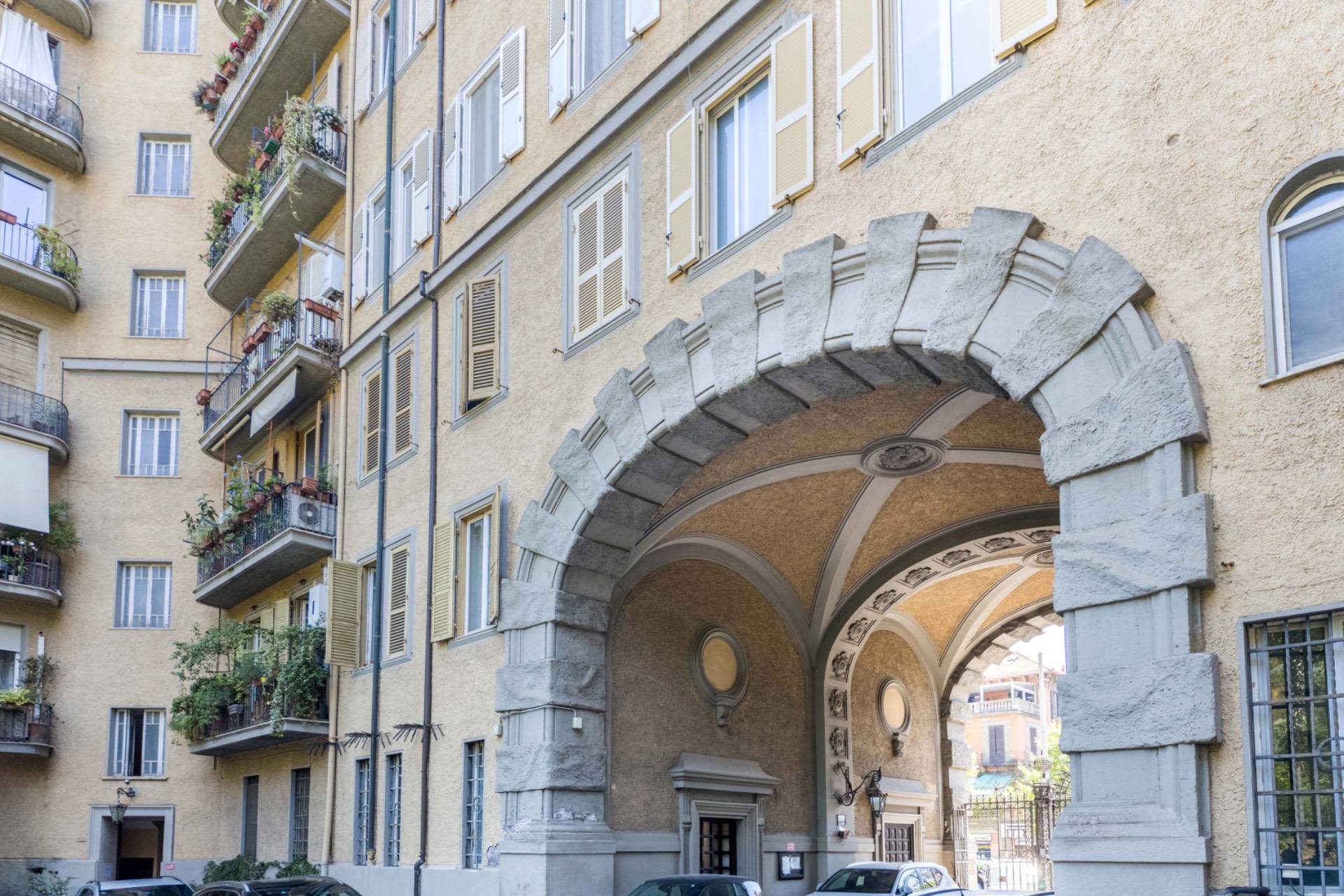 Roma, Roma, 00100, IT, 4 Bedrooms Bedrooms, ,2 BathroomsBathrooms,Residential,For Sale,1987482