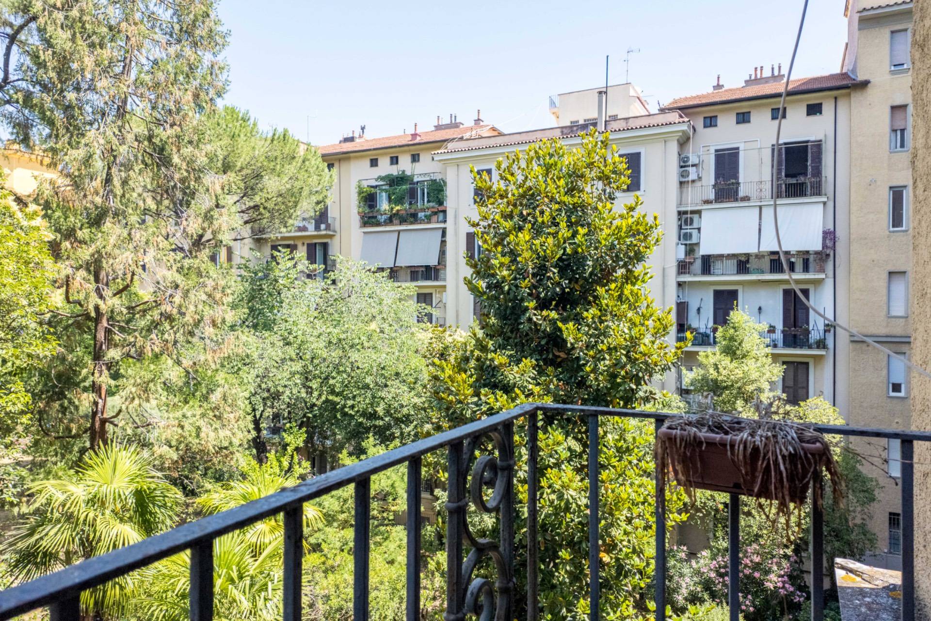 Roma, Roma, 00100, IT, 4 Bedrooms Bedrooms, ,2 BathroomsBathrooms,Residential,For Sale,1989344