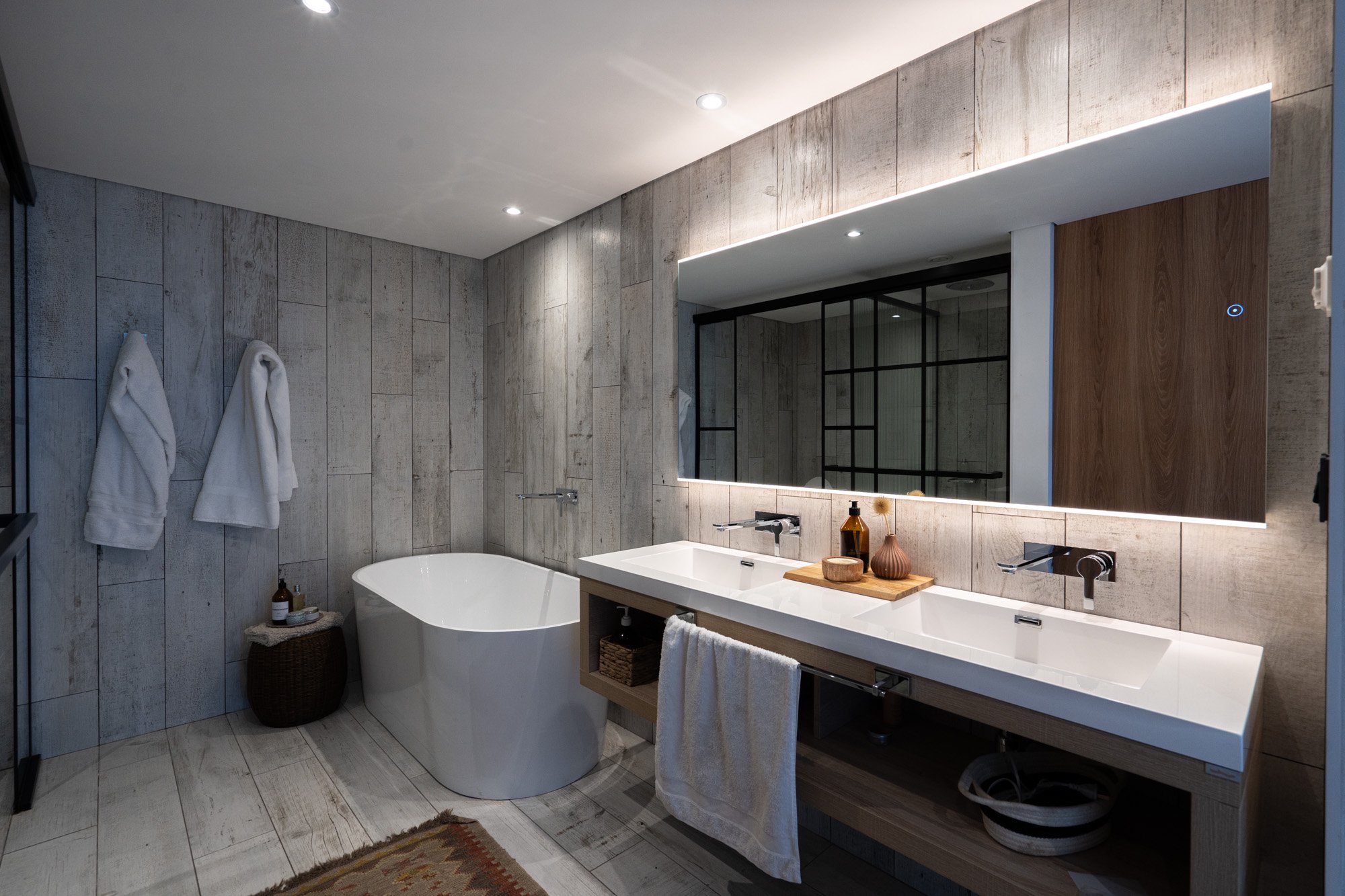  Unit for sale in the renowned Surfside Village1 tower - 物件實景