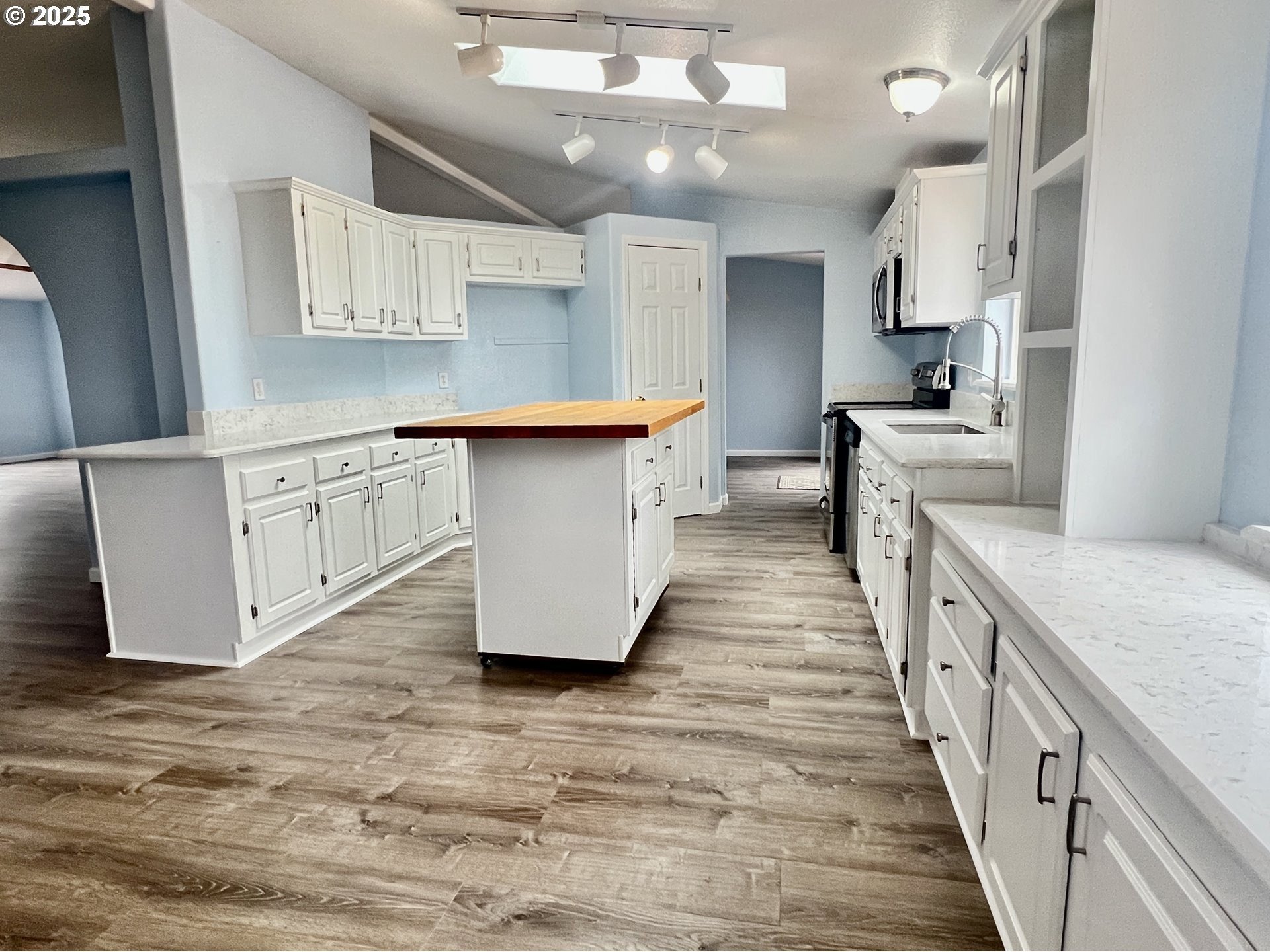 Gold Beach, Oregon, 97444, United States, 3 Bedrooms Bedrooms, ,3 BathroomsBathrooms,Residential,For Sale,1975085