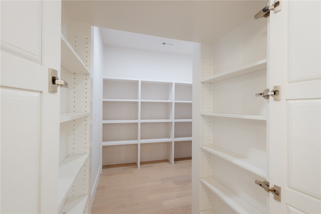 Centerton, Arkansas, 72719, United States, 4 Bedrooms Bedrooms, ,4 BathroomsBathrooms,Residential,For Sale,1991183