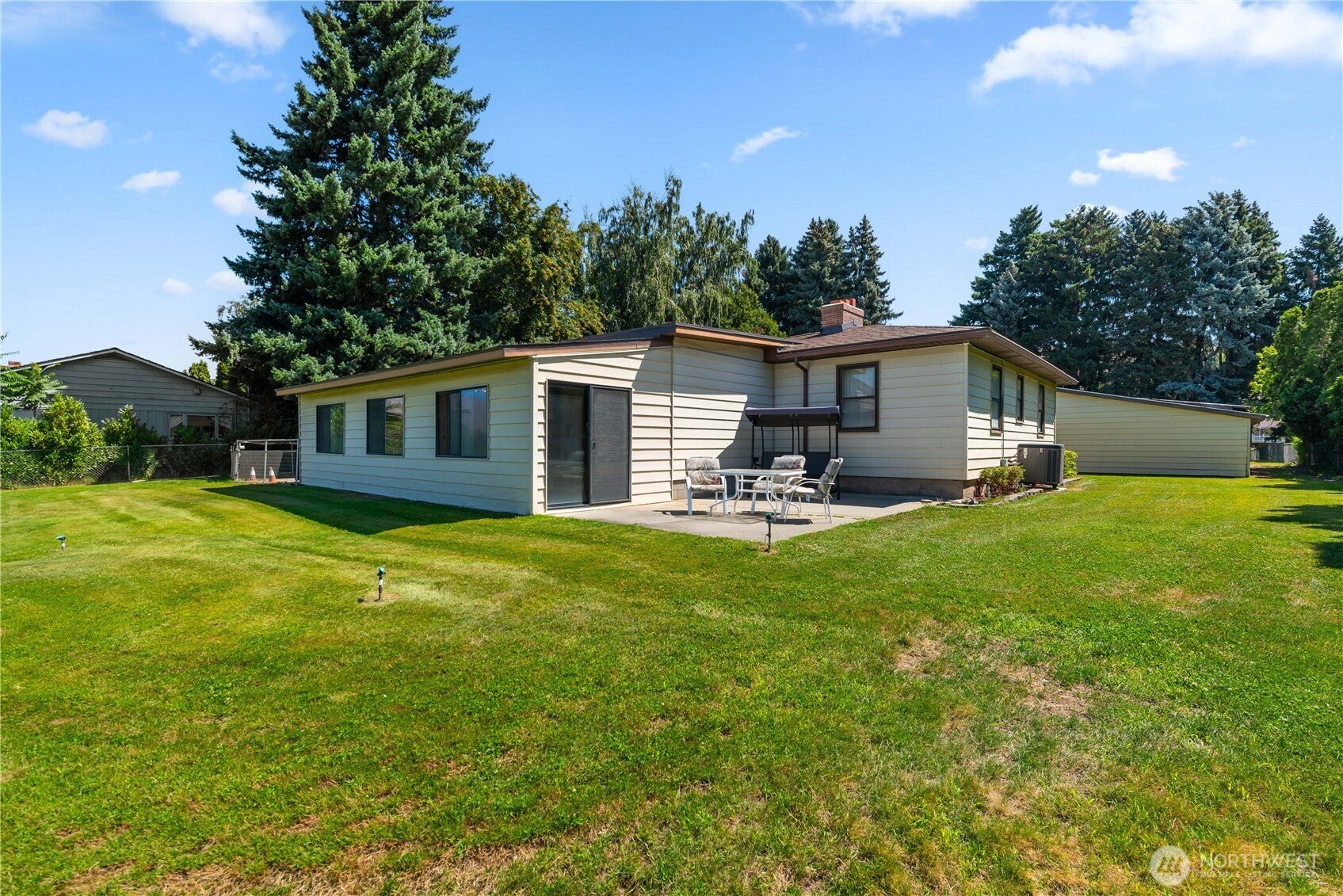 East Wenatchee, Washington, 98802, United States, 3 Bedrooms Bedrooms, ,1 BathroomBathrooms,Residential,For Sale,1890394
