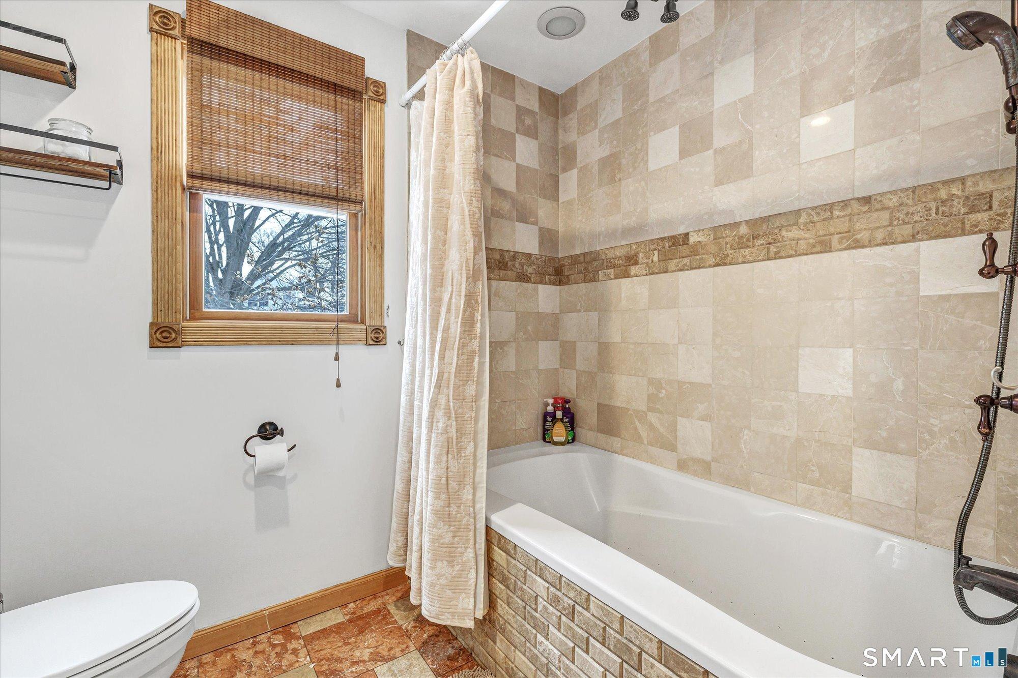 Milford, Connecticut, 06461, United States, 3 Bedrooms Bedrooms, ,3 BathroomsBathrooms,Residential,For Sale,2012517