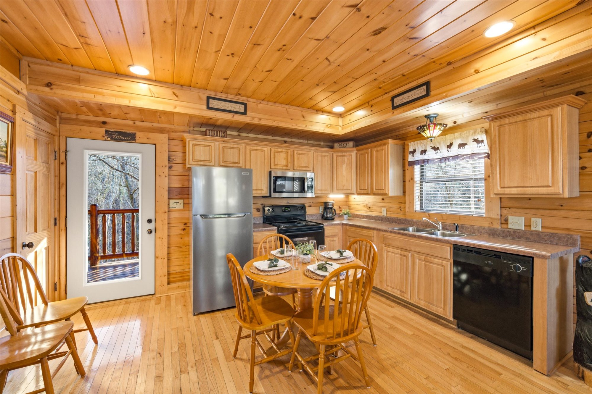 Pigeon Forge, Tennessee, 37862, United States, 2 Bedrooms Bedrooms, ,2 BathroomsBathrooms,Residential,For Sale,2009972