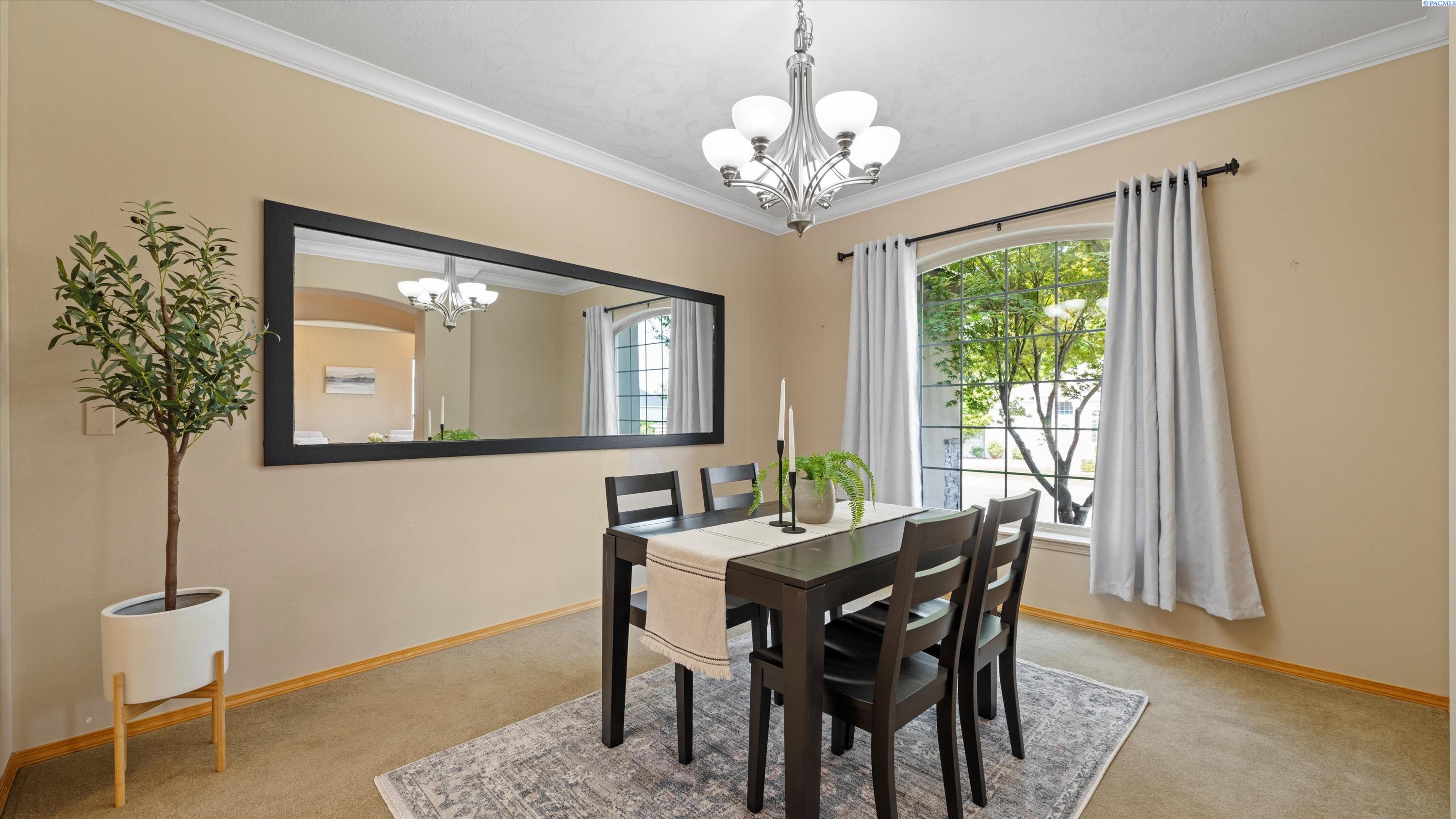 Richland, Washington, 99352, United States, 4 Bedrooms Bedrooms, ,3 BathroomsBathrooms,Residential,For Sale,1940830