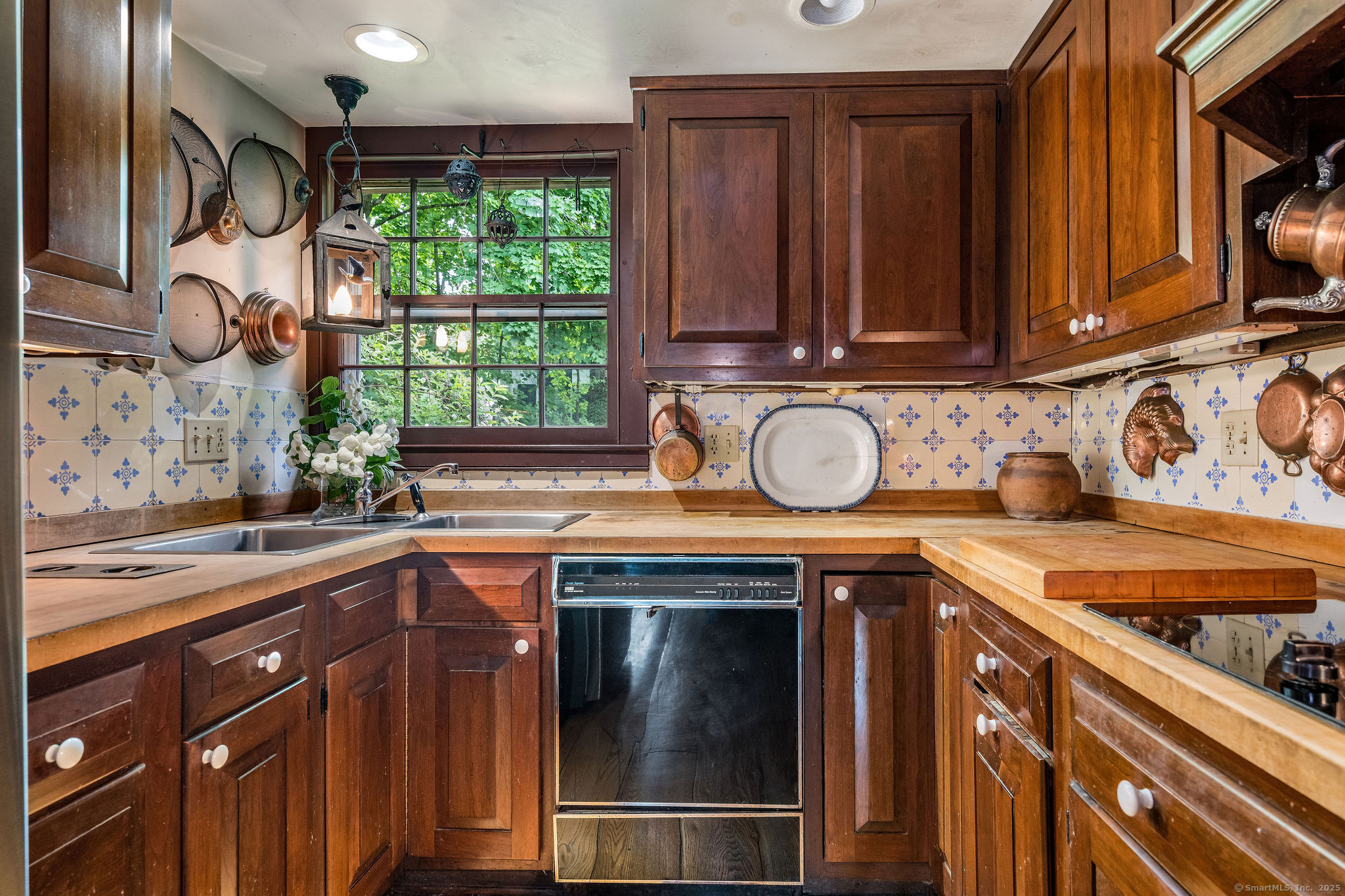 Madison, Connecticut, 06443, United States, 5 Bedrooms Bedrooms, ,4 BathroomsBathrooms,Residential,For Sale,1838358