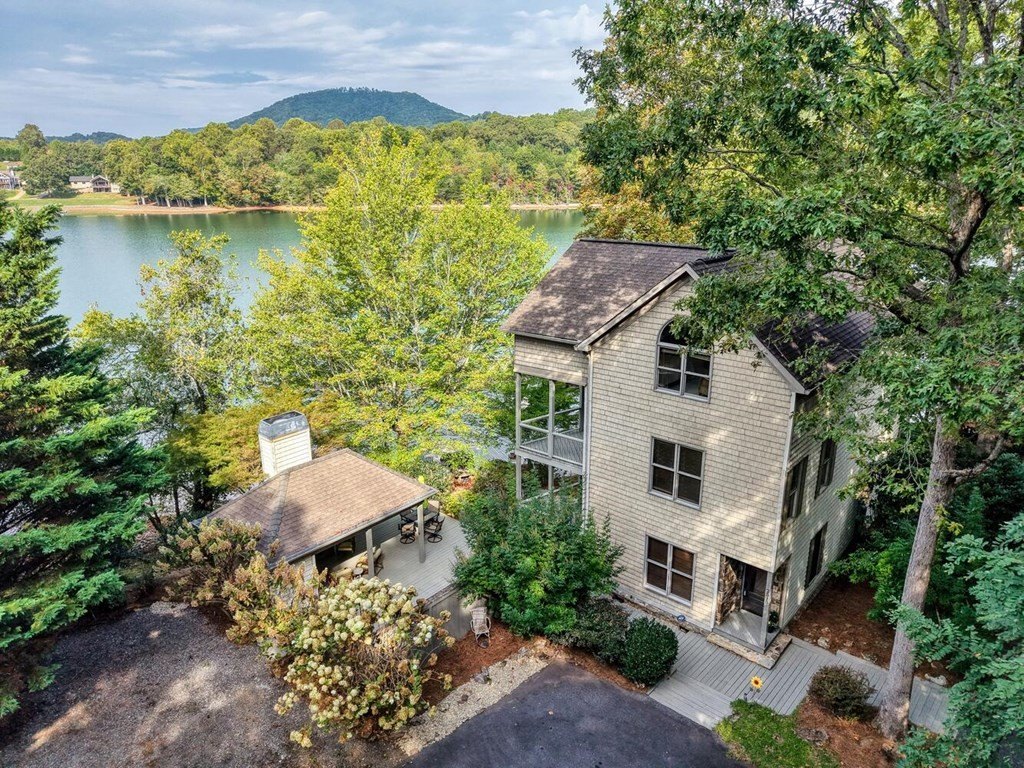 Young Harris, Georgia, 30582, United States, 3 Bedrooms Bedrooms, ,4 BathroomsBathrooms,Residential,For Sale,1975492