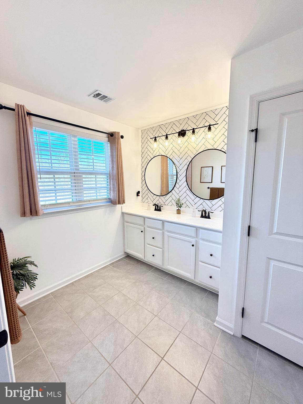 Stafford, Virginia, 22554, United States, 5 Bedrooms Bedrooms, ,4 BathroomsBathrooms,Residential,For Sale,2009953