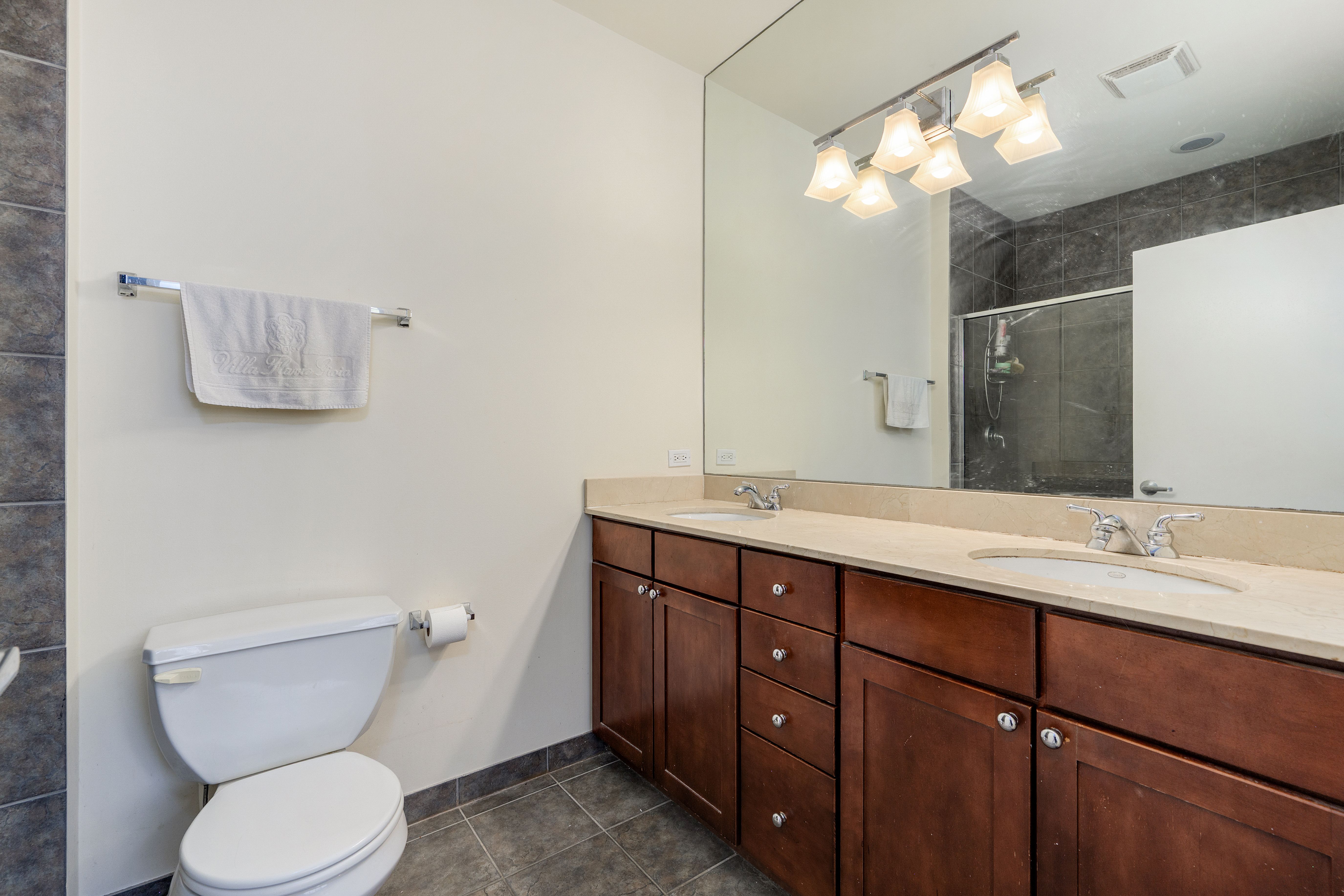  Bright, Updated Townhome in River North