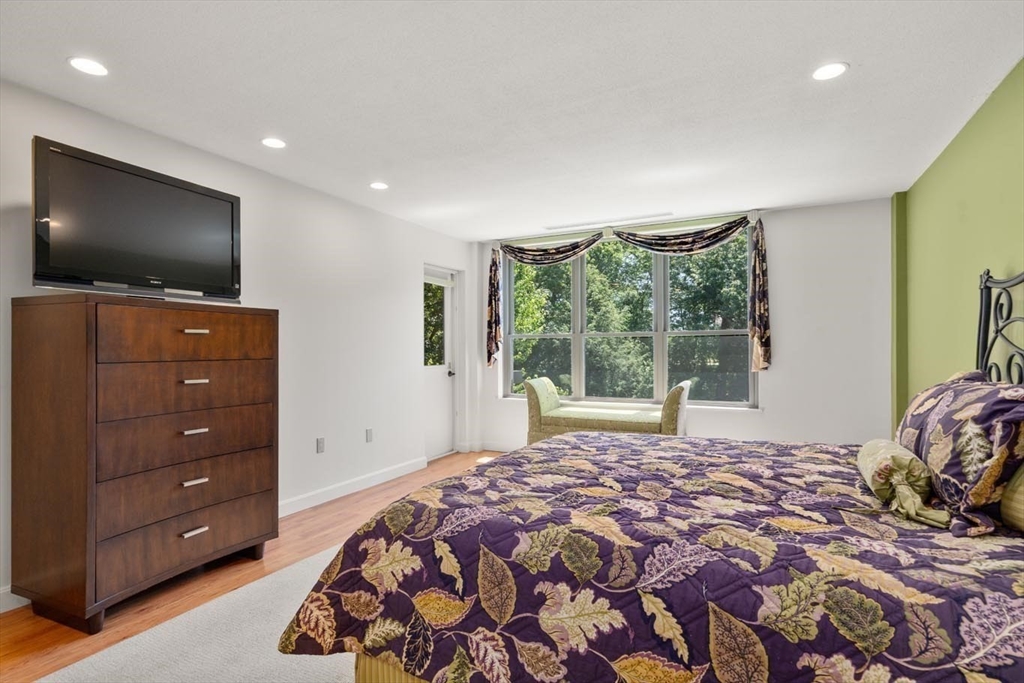 Newton, Massachusetts, 02459, United States, 2 Bedrooms Bedrooms, ,2 BathroomsBathrooms,Residential,For Sale,1890490