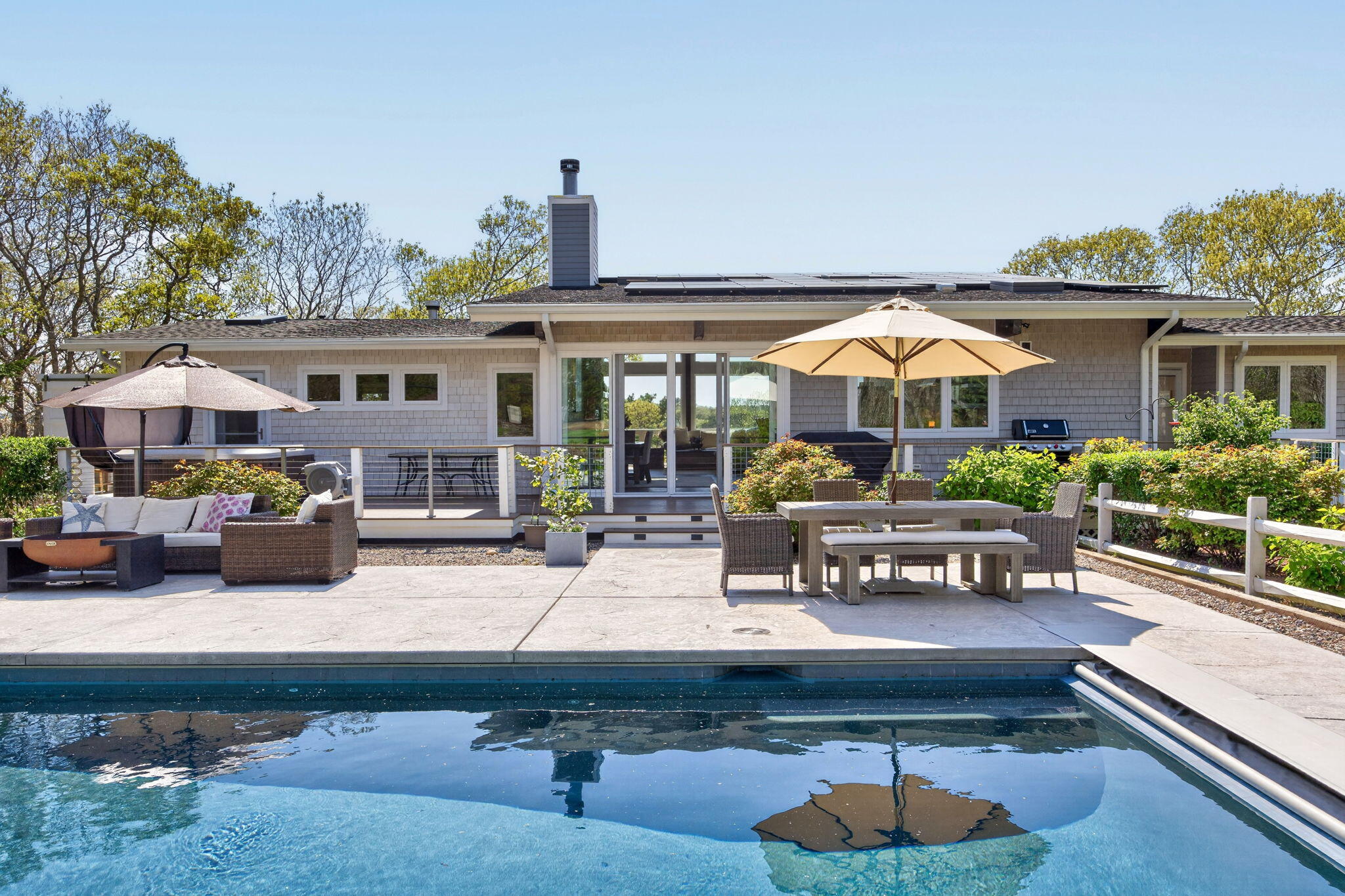  Seashore Serenity on 4.72 Acres with Pool, Guest Cottage & Sunset Views - 物件實景
