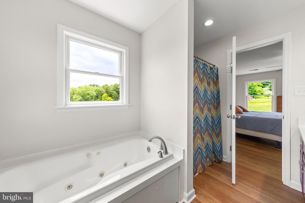 Winchester, Virginia, 22603, United States, 4 Bedrooms Bedrooms, ,3 BathroomsBathrooms,Residential,For Sale,1838915