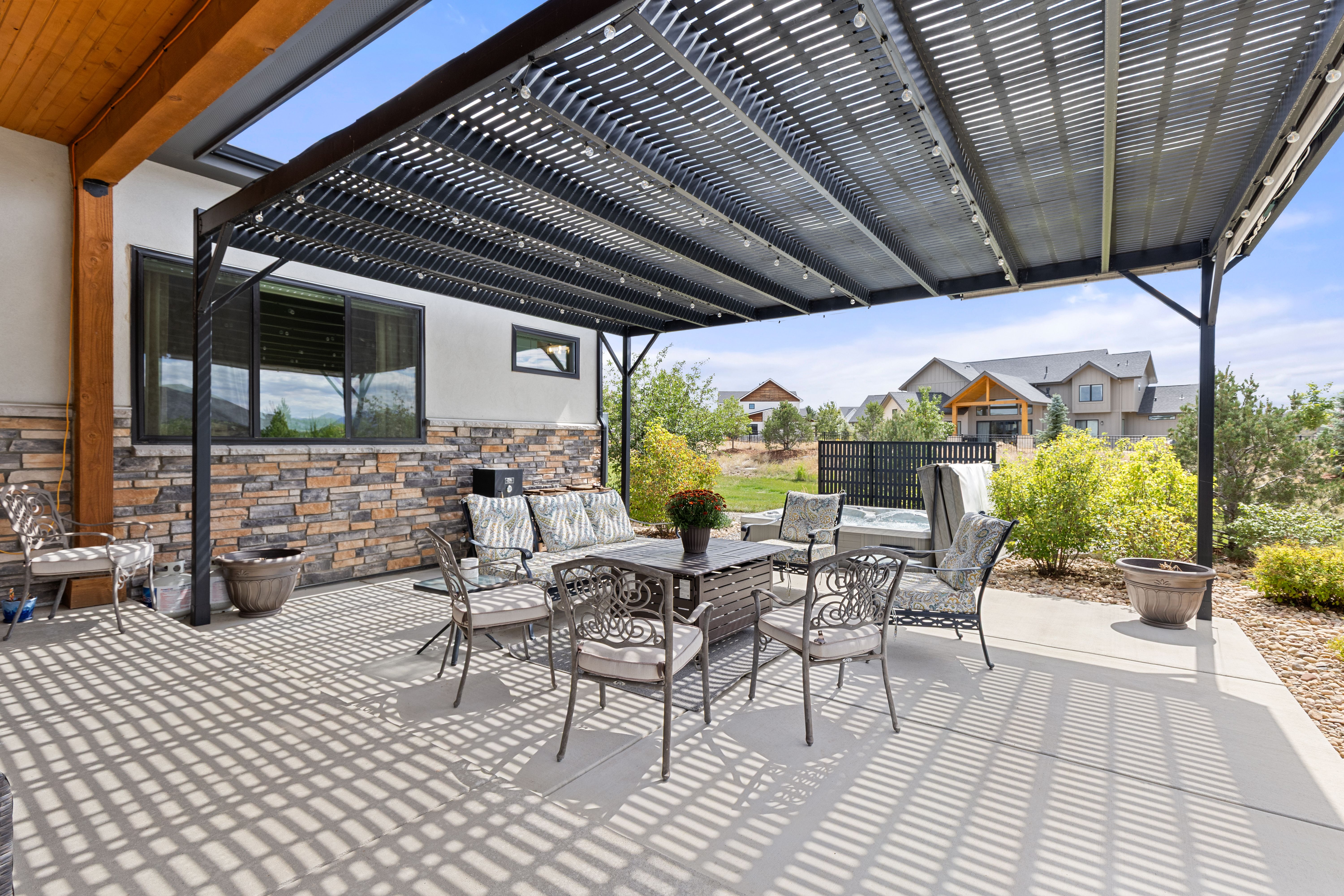  Amazing Opportunity For Multigenerational Living - 物件實景