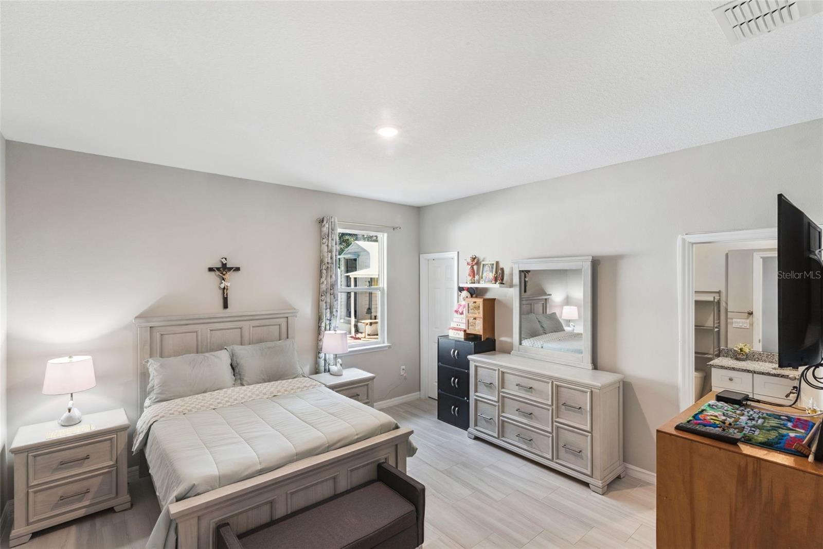 EUSTIS, Florida, 32726, United States, 6 Bedrooms Bedrooms, ,Residential,For Sale,2005455