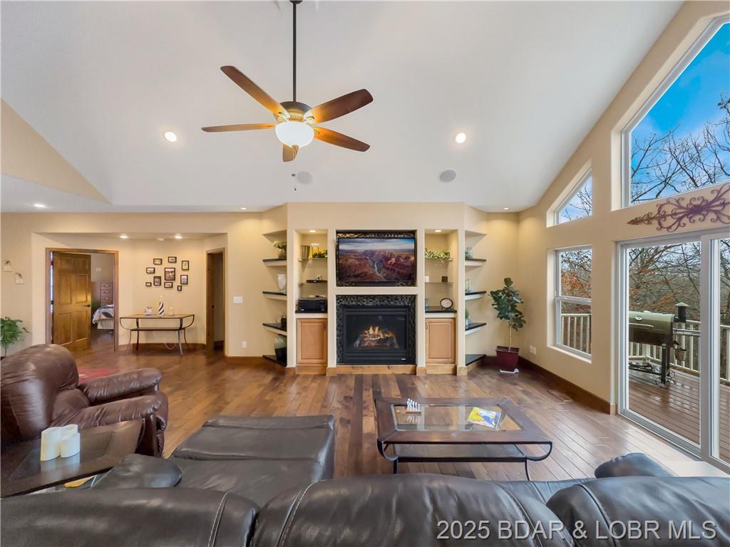 Camdenton, Missouri, 65020, United States, 4 Bedrooms Bedrooms, ,4 BathroomsBathrooms,Residential,For Sale,1805220