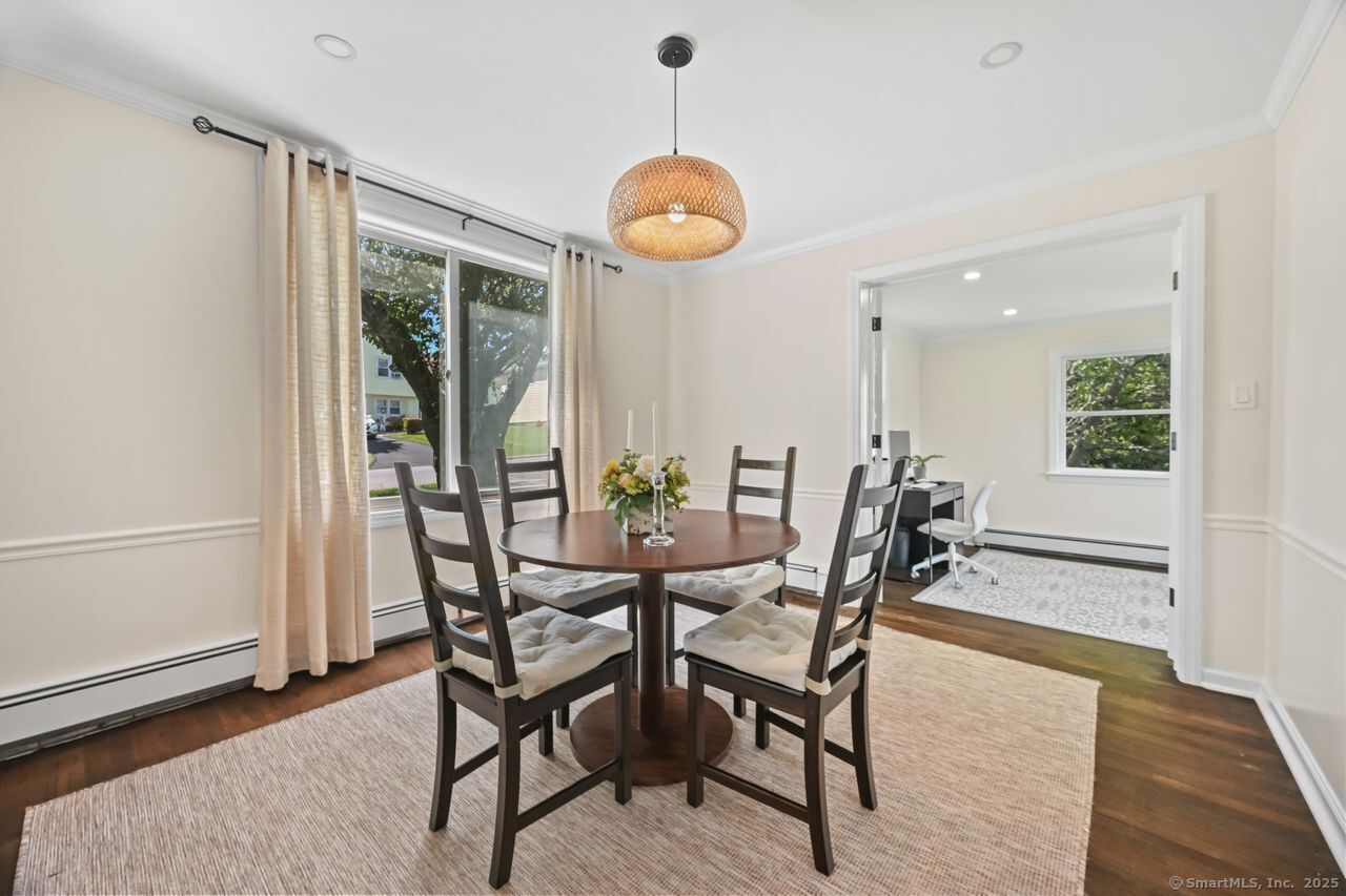 Stamford, Connecticut, 06902, United States, 3 Bedrooms Bedrooms, ,2 BathroomsBathrooms,Residential,For Sale,1837924
