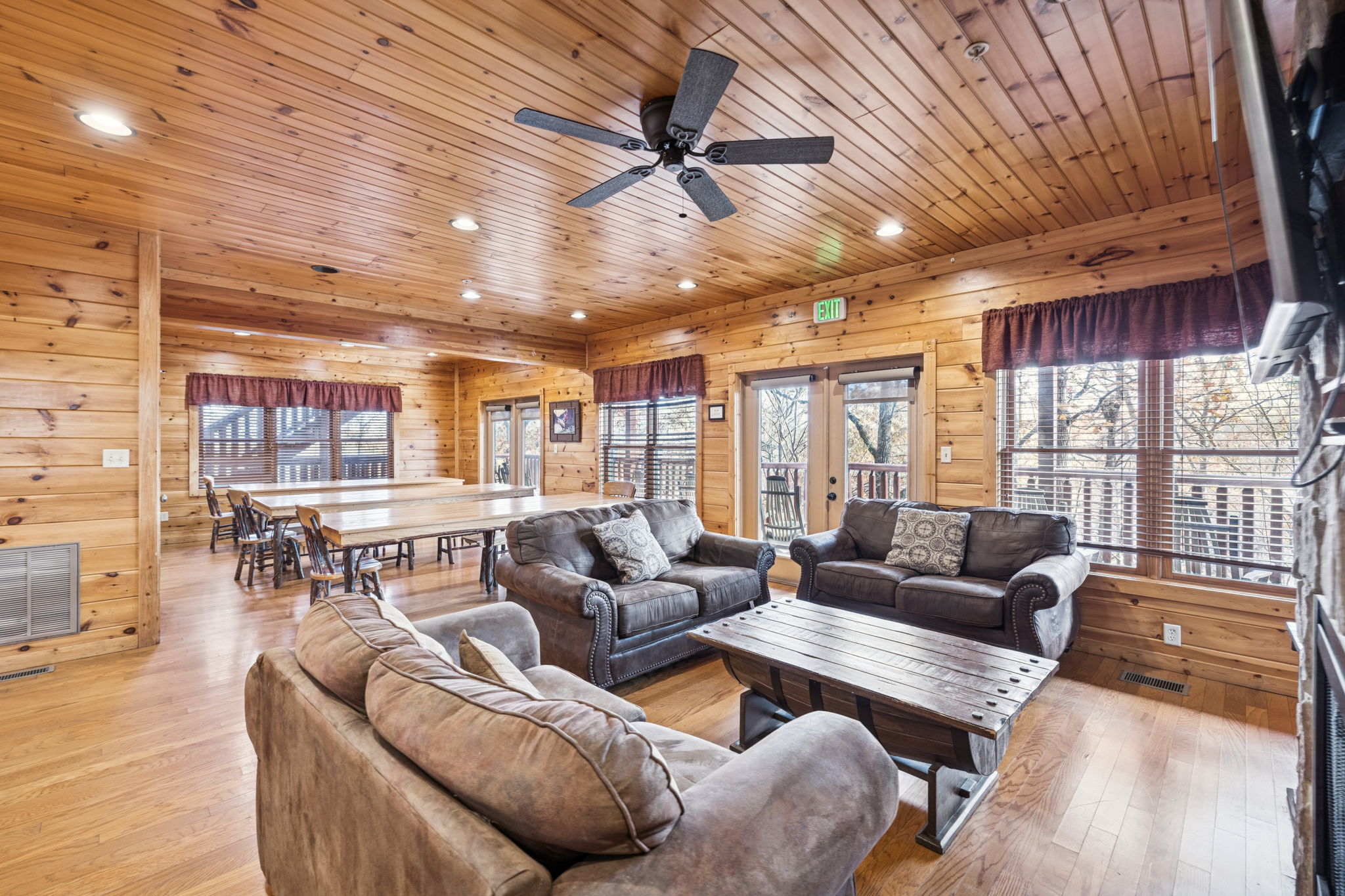 Gatlinburg, Tennessee, 37738, United States, 9 Bedrooms Bedrooms, ,9 BathroomsBathrooms,Residential,For Sale,1996380