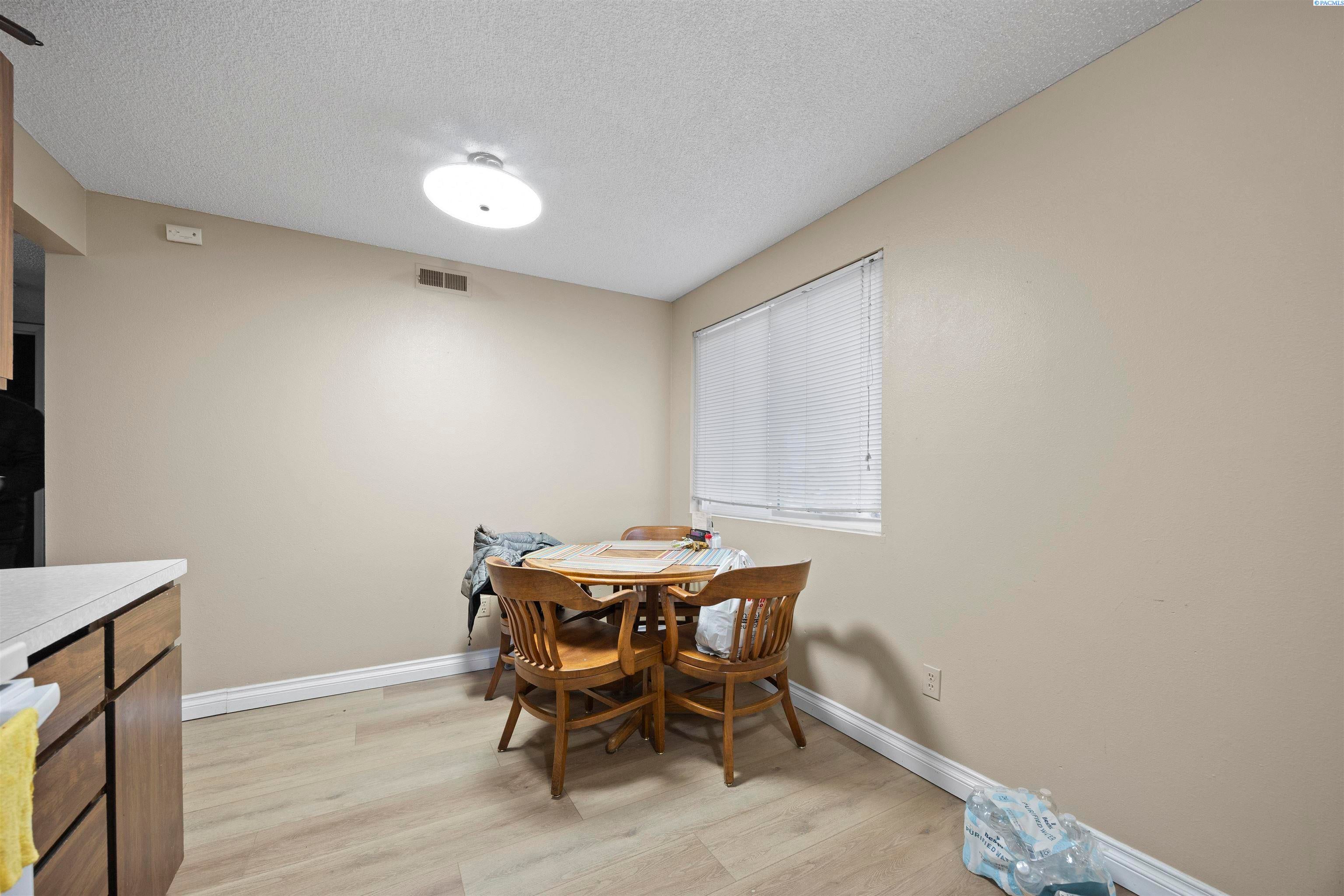 Zillah, Washington, 98953, United States, 9 Bedrooms Bedrooms, ,Residential,For Sale,2013273