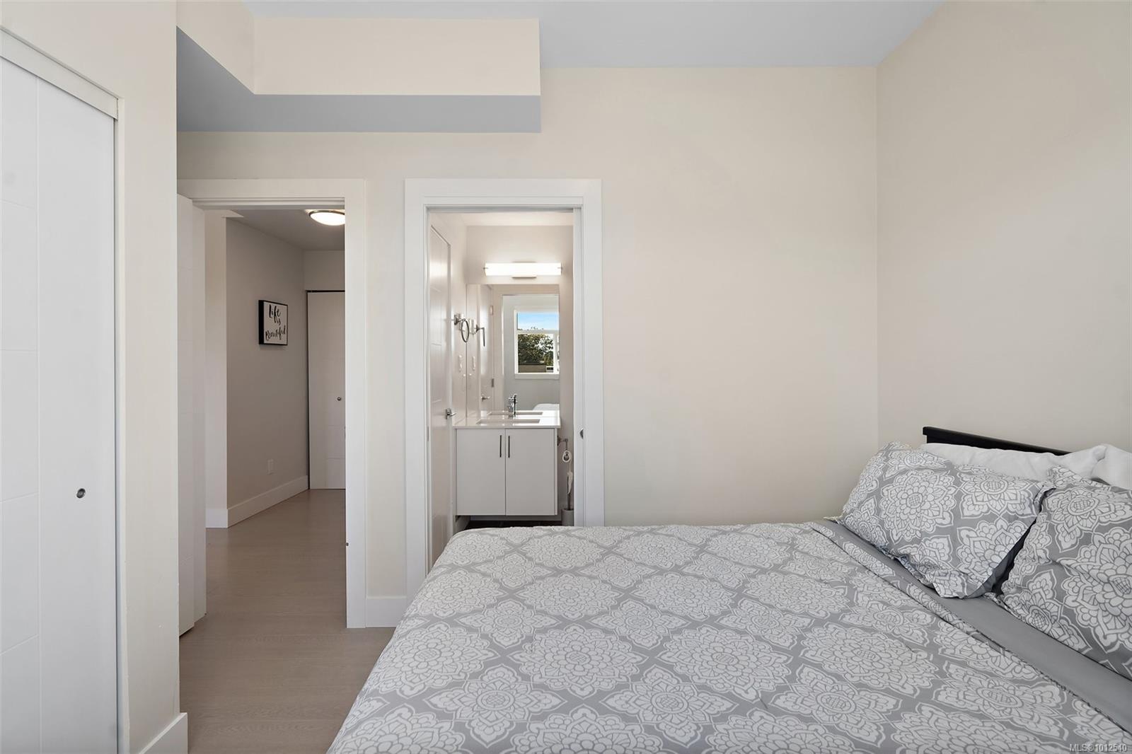 VIEW ROYAL, British Columbia, V9A 2P8, CA, 2 Bedrooms Bedrooms, ,Residential,For Sale,1948032