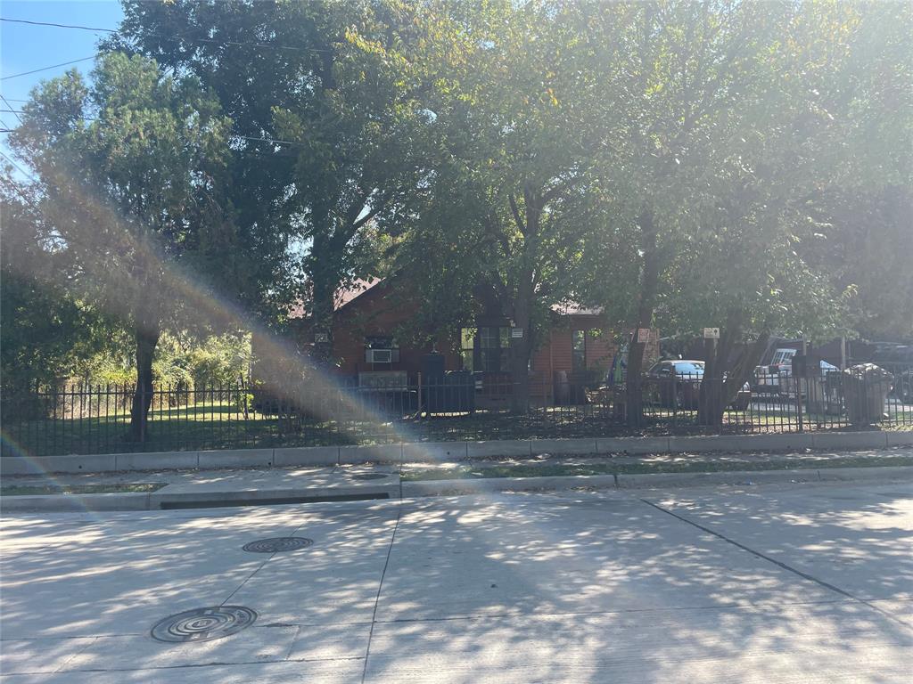 Dallas, Texas, 75216, United States, 5 Bedrooms Bedrooms, ,1 BathroomBathrooms,Residential,For Sale,1851702