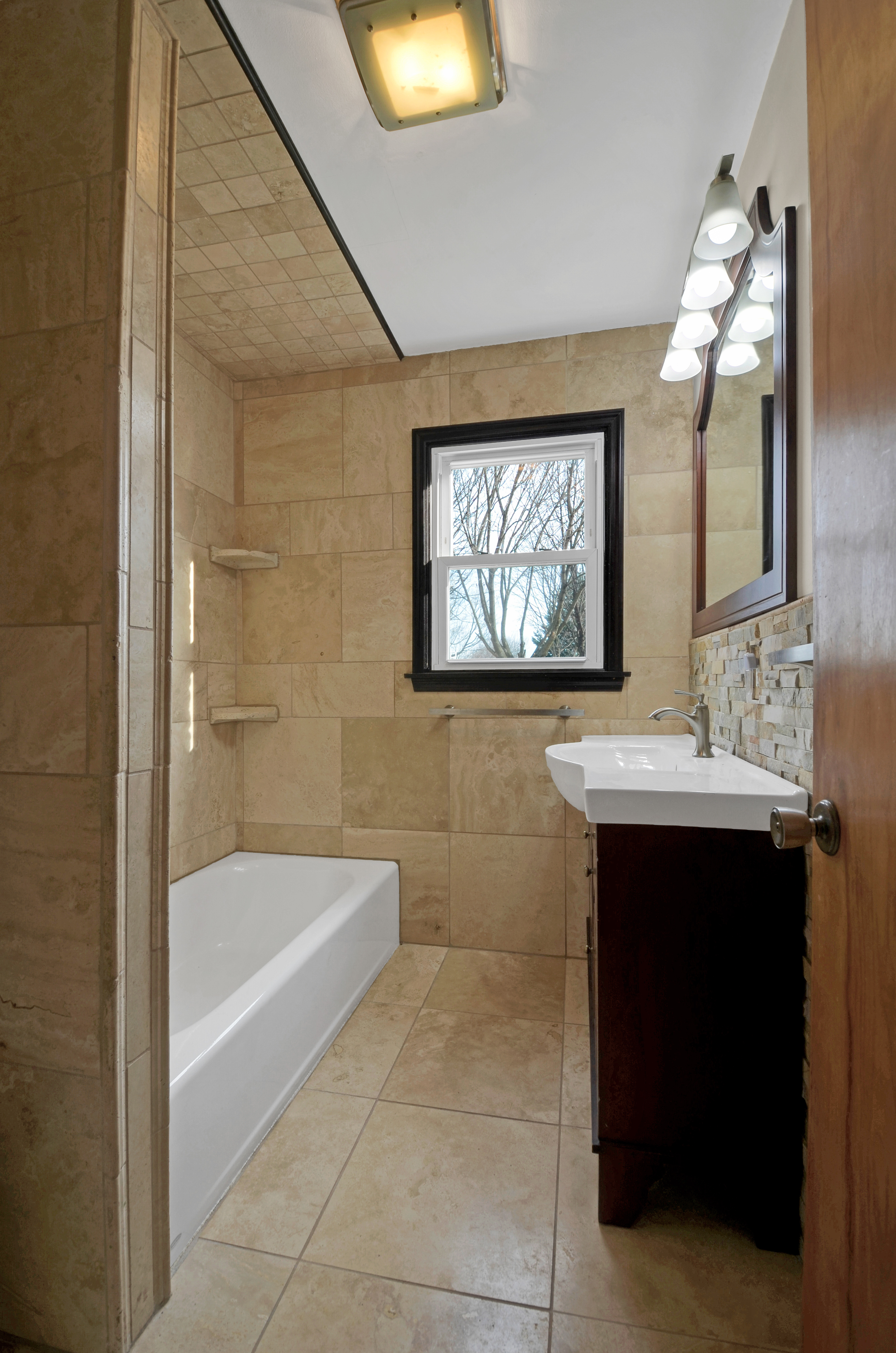 Reading, Pennsylvania, 19606, United States, 4 Bedrooms Bedrooms, ,3 BathroomsBathrooms,Residential,For Sale,1979384