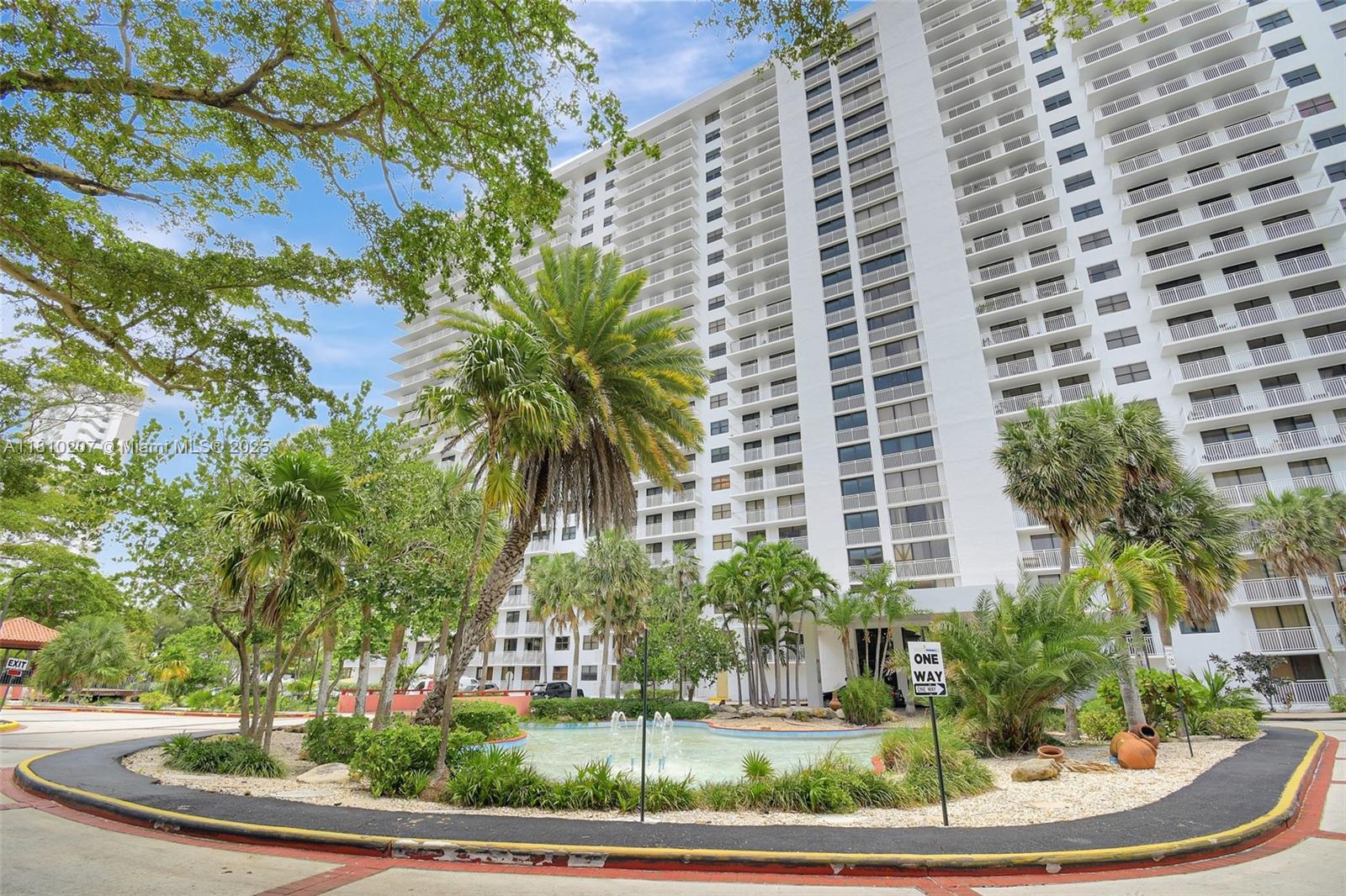 Sunny Isles Beach, Florida, 33160, United States, 2 Bedrooms Bedrooms, ,2 BathroomsBathrooms,Residential,For Sale,1837266