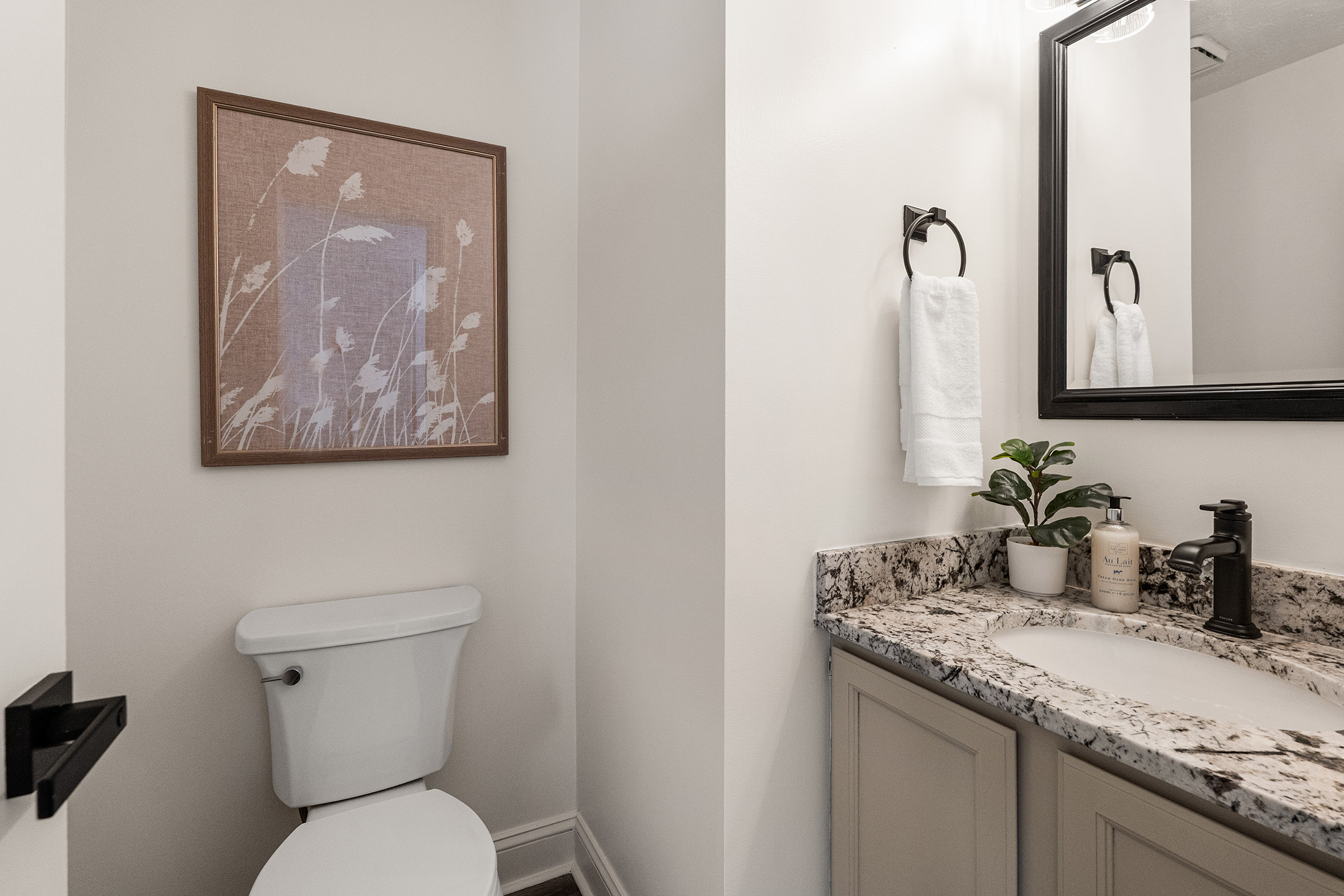  Exceptional Value in Mannings Ridge with Major Updates Throughout - 物件實景